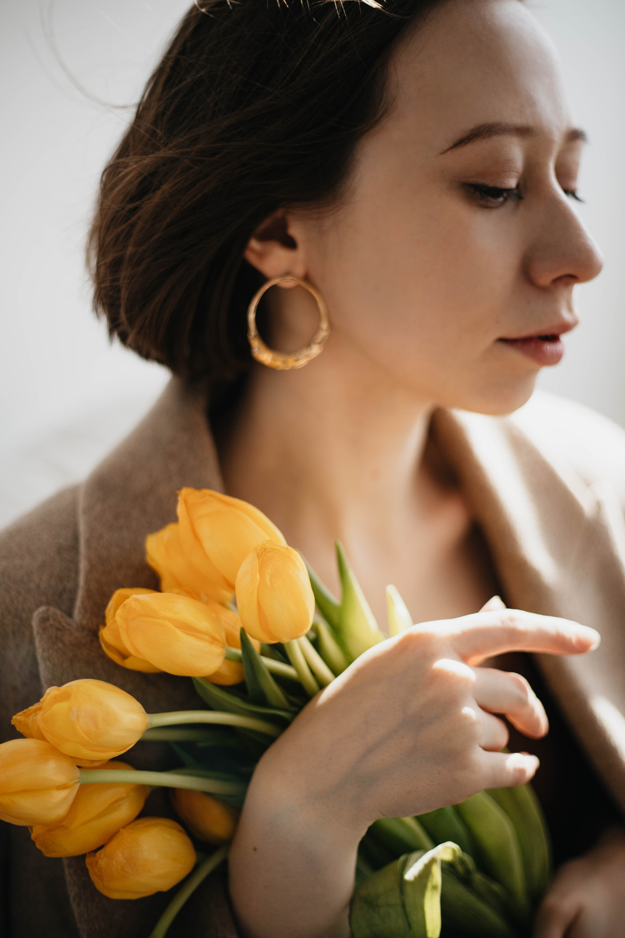 Полина и желтые тюльпаны. Фотограф Каролина