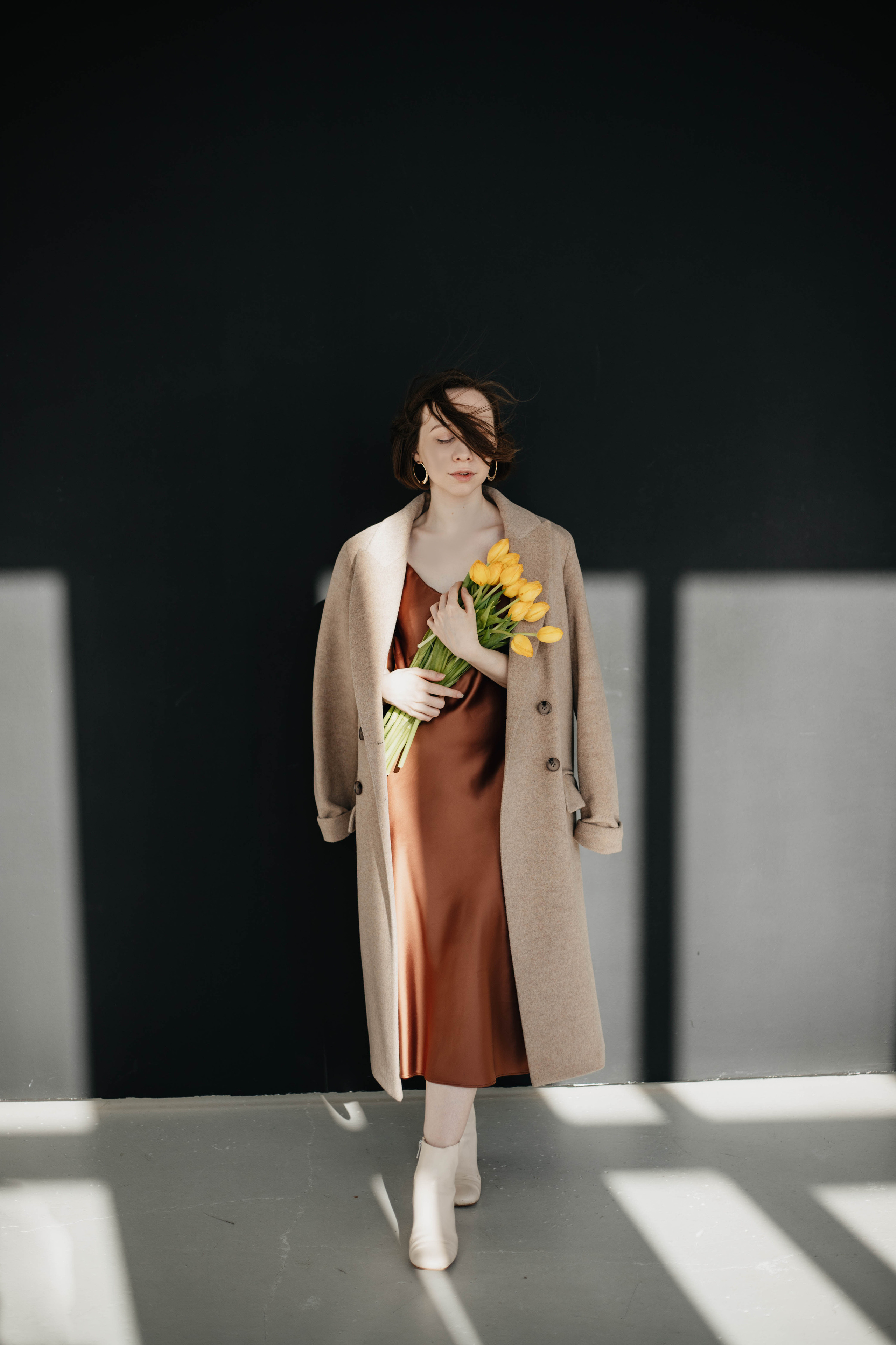 Полина и желтые тюльпаны. Фотограф Каролина