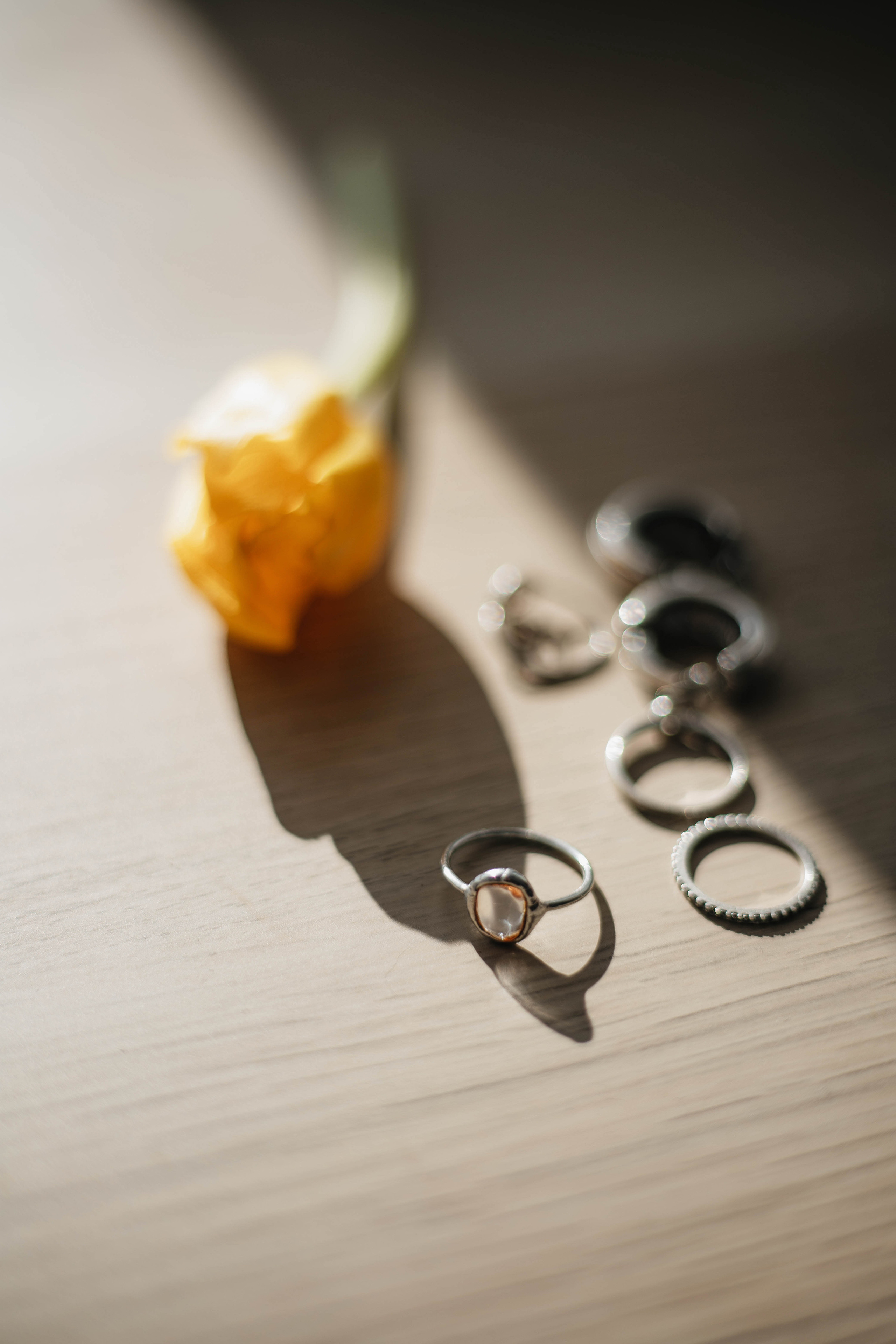 Полина и желтые тюльпаны. Фотограф Каролина