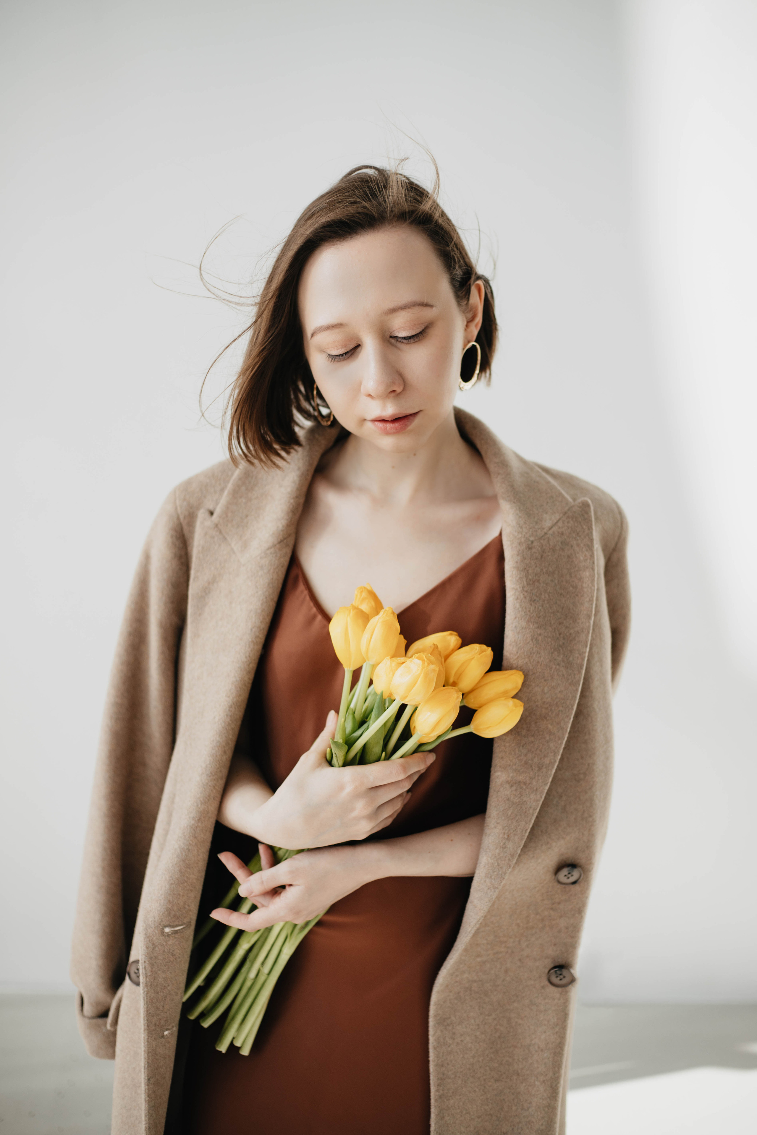Полина и желтые тюльпаны. Фотограф Каролина
