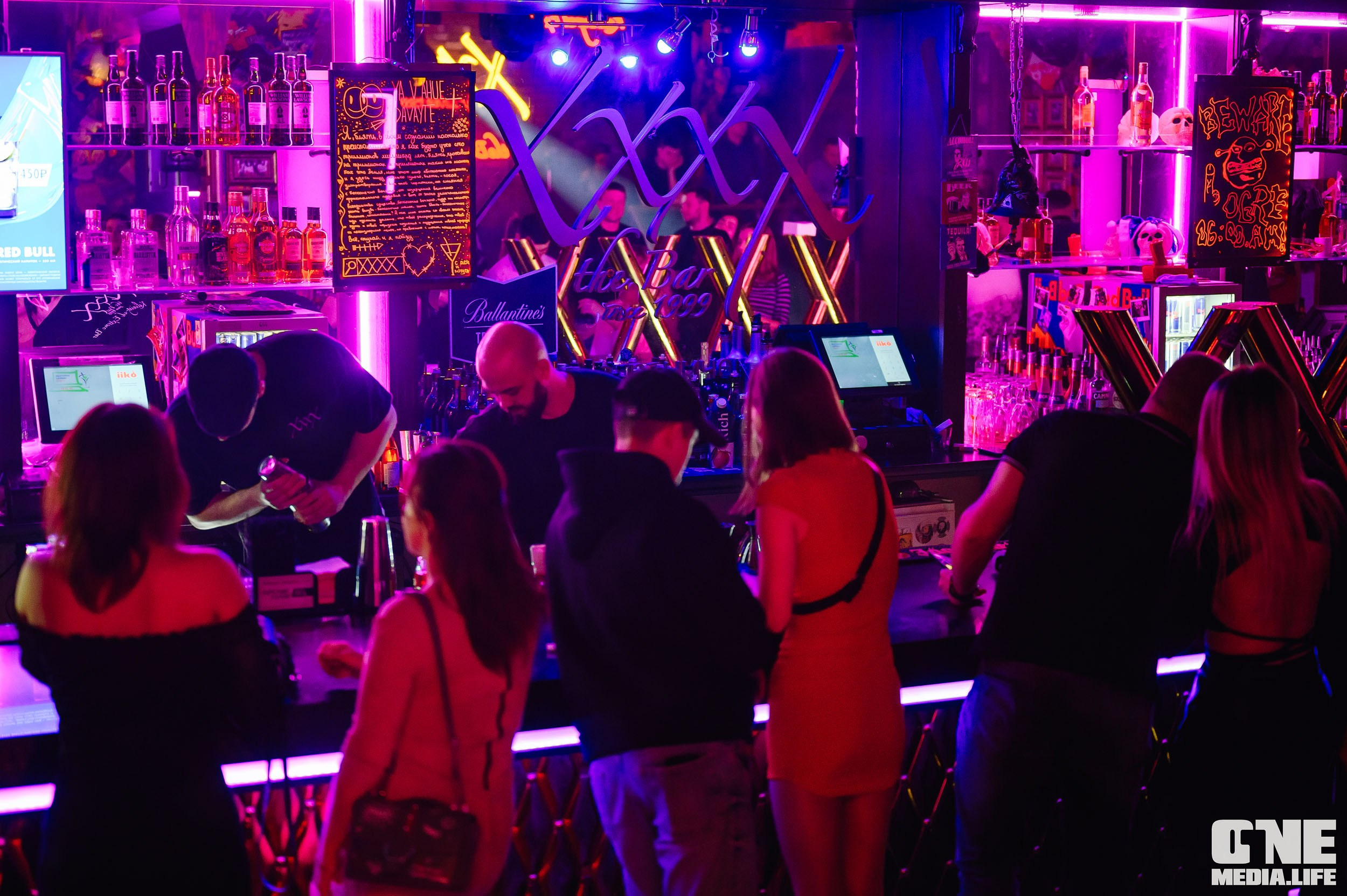 Фоторепортаж из бара XxxX. One Media Life: фоторепортажи, фотоотчеты с мероприятий и заведений