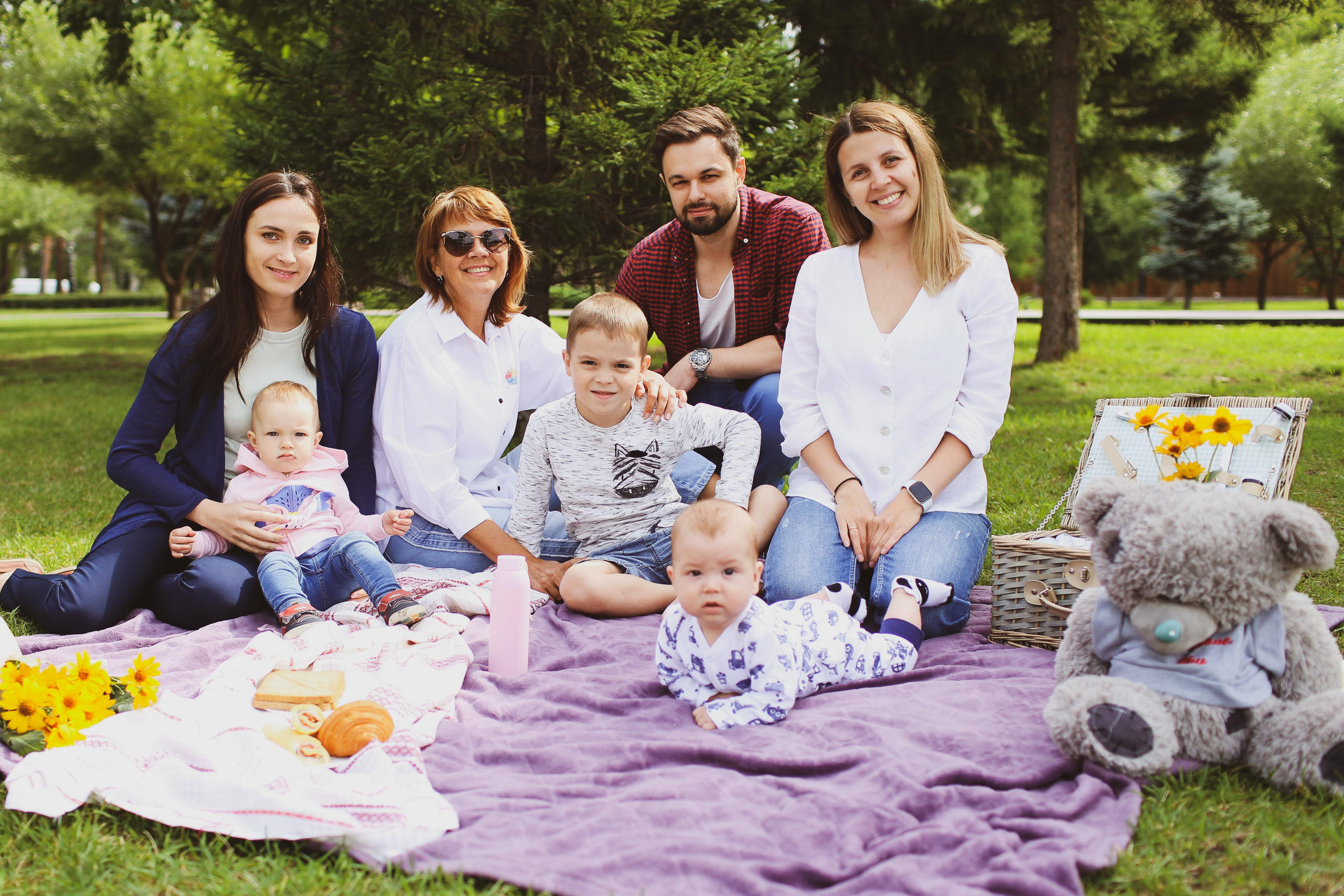 Пикник в парке / Когда вместе хорошо. Фотограф Омск Ольга Гинжул