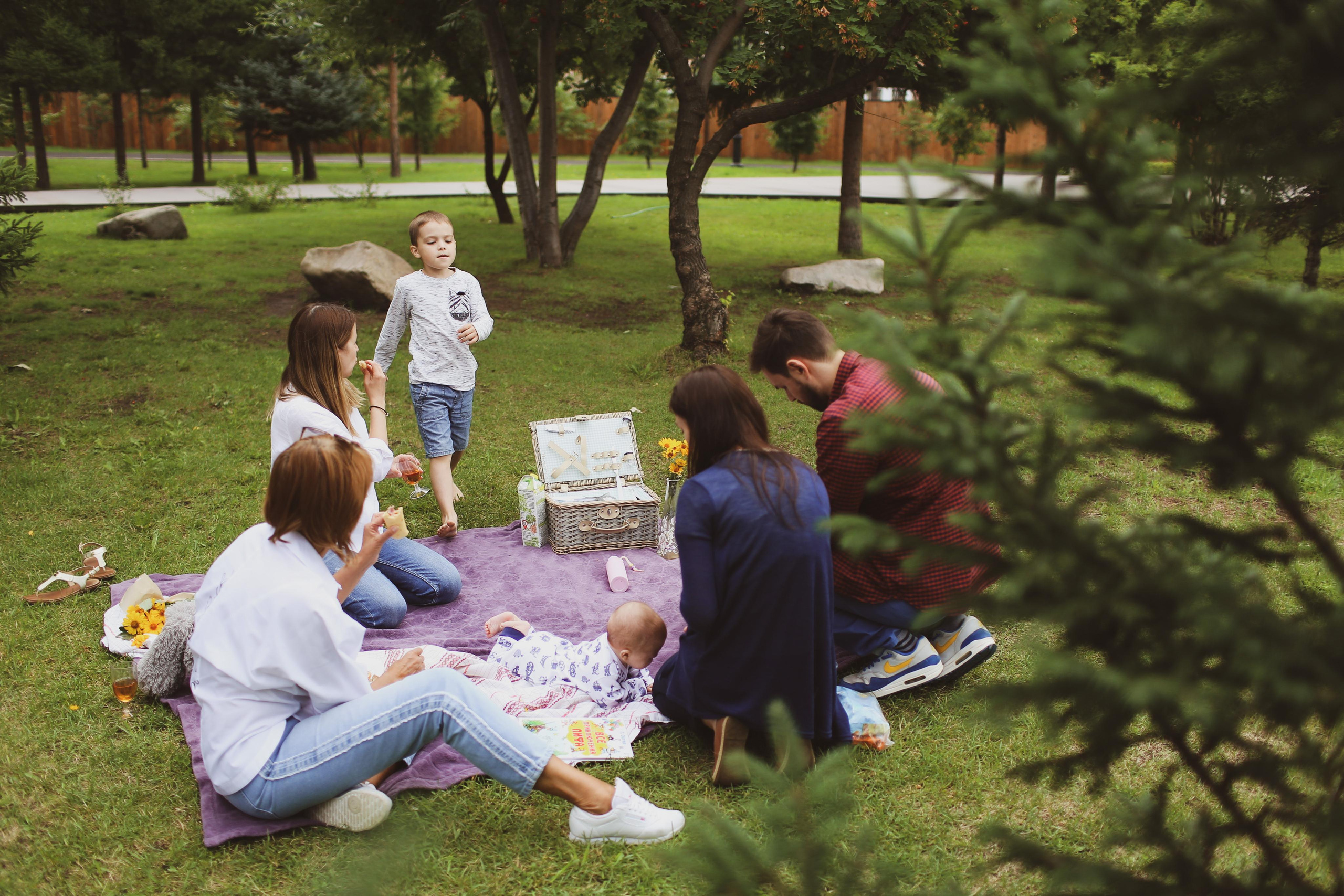 Пикник в парке / Когда вместе хорошо. Фотограф Омск Ольга Гинжул