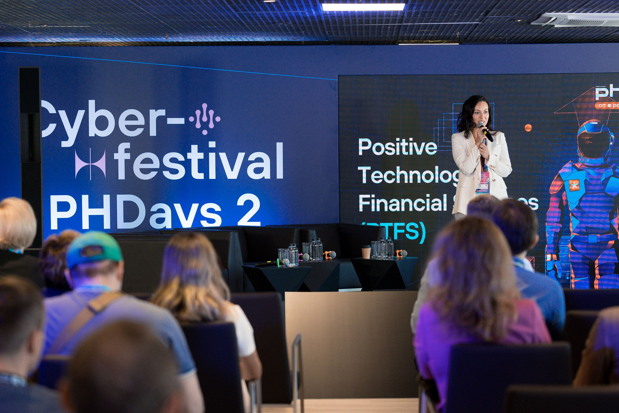 Лужники — Киберфестиваль Positive Hack Days 2. Фотограф Юлия Назарова