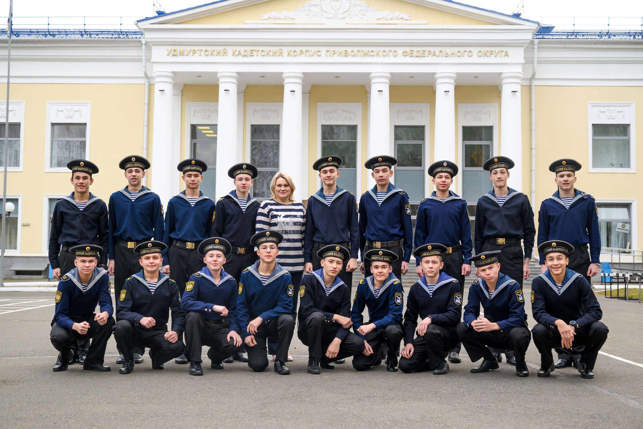 Старшая школа. Фото. Современные выпускные альбомы. Воткинск