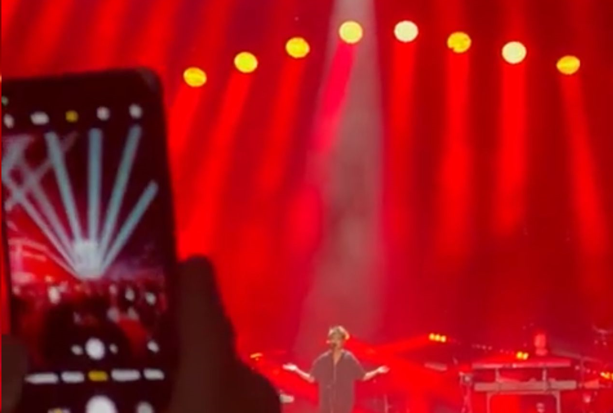 Концерты Земфиры на Бали и Пхукете с полным техническим обеспечением: аренда сцены, звукового и светового оборудования, LED-экранов. Тур певицы Земфиры в Азии.