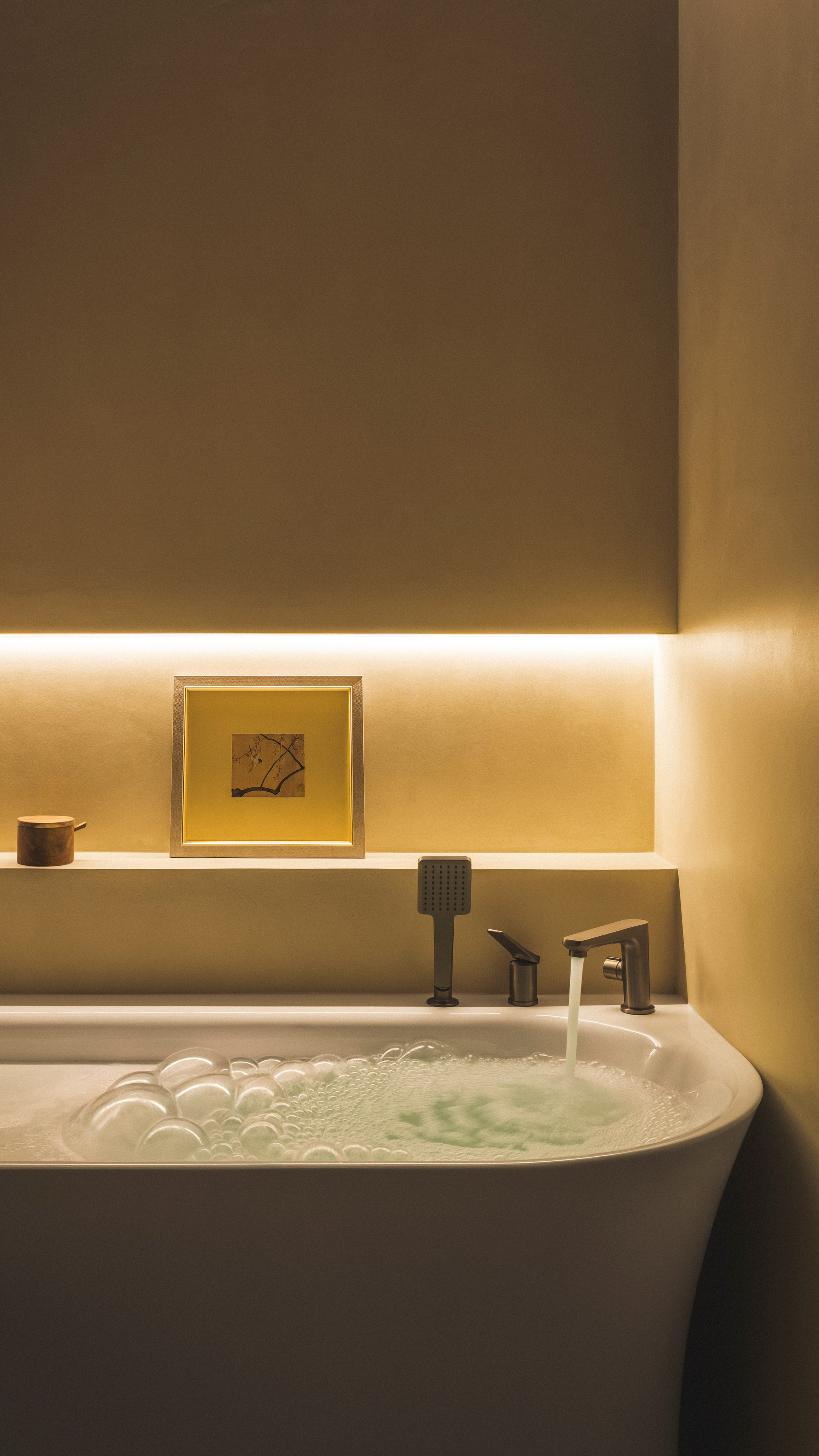 Djamilya Aitzhanova  — West Side. Roman Yakunin — interior photographer in Almaty, Kazakhstan