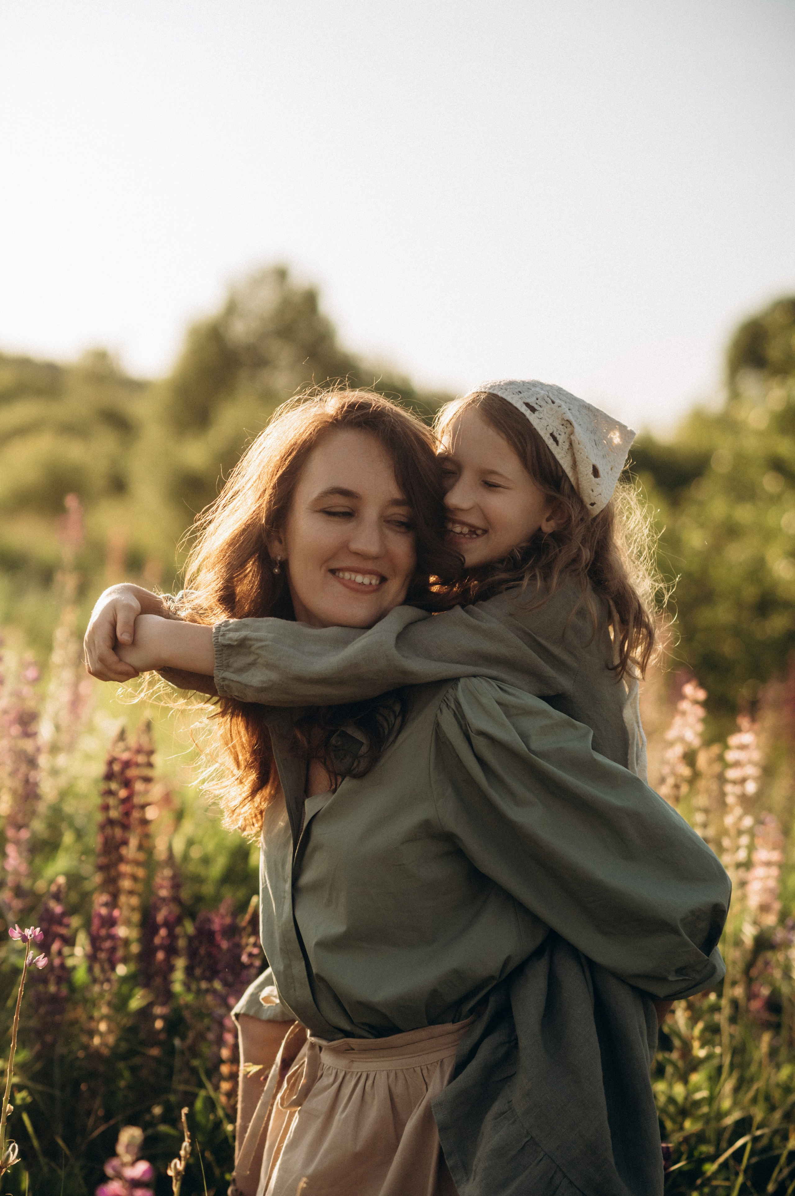 Кристина, Соня и люпиновый вечер. Фотограф Мария Стрелкова