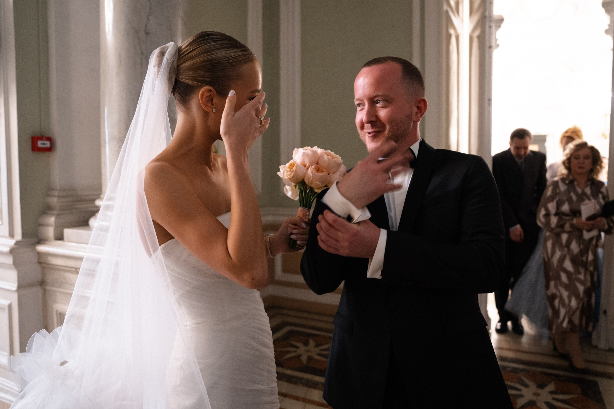 Анна Сергей. Камерная свадьба в Фосизонс в стиле неоклассика. Свадебный фотограф организатор в Санкт-Петербурге Ассоль Опарина