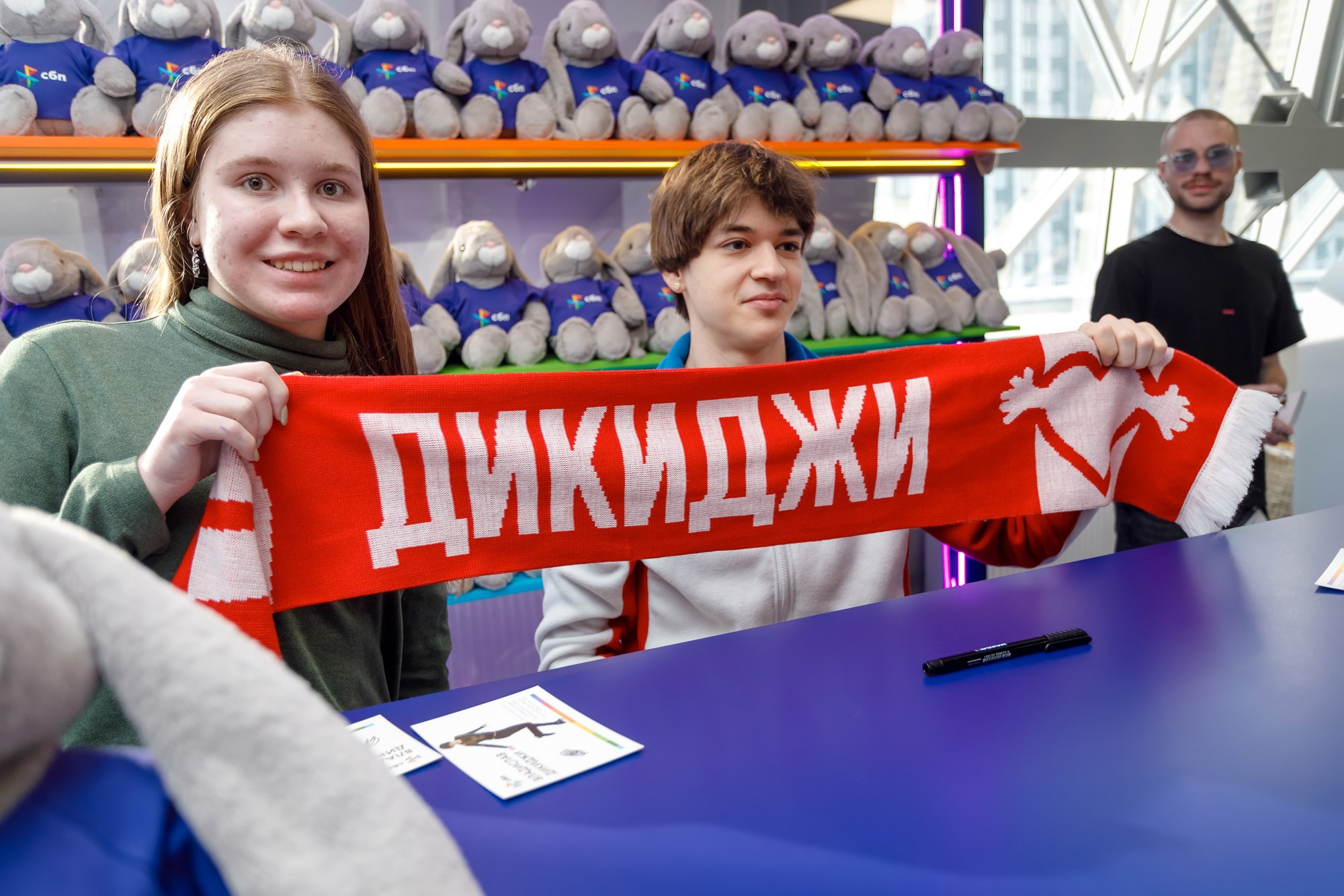 Автограф сессия Владислава Дикиджи (СПБ). Кристалл арена