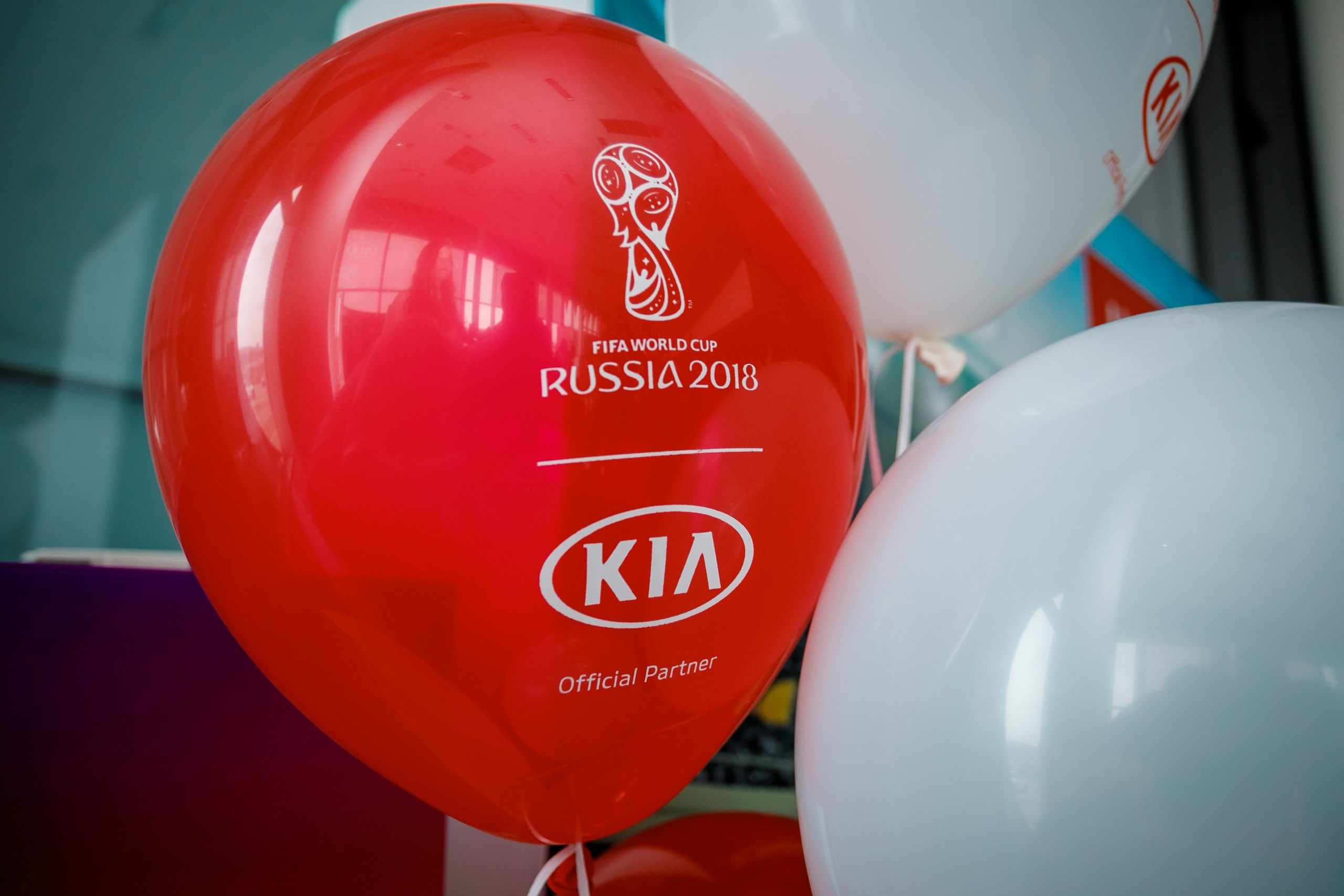 Розыгрыш билетов на ЧМ по футболу FIFA @ Киа Центр. Репортажный фотограф Максим Полянский. Москва, Санкт-Петербург, Красноярск