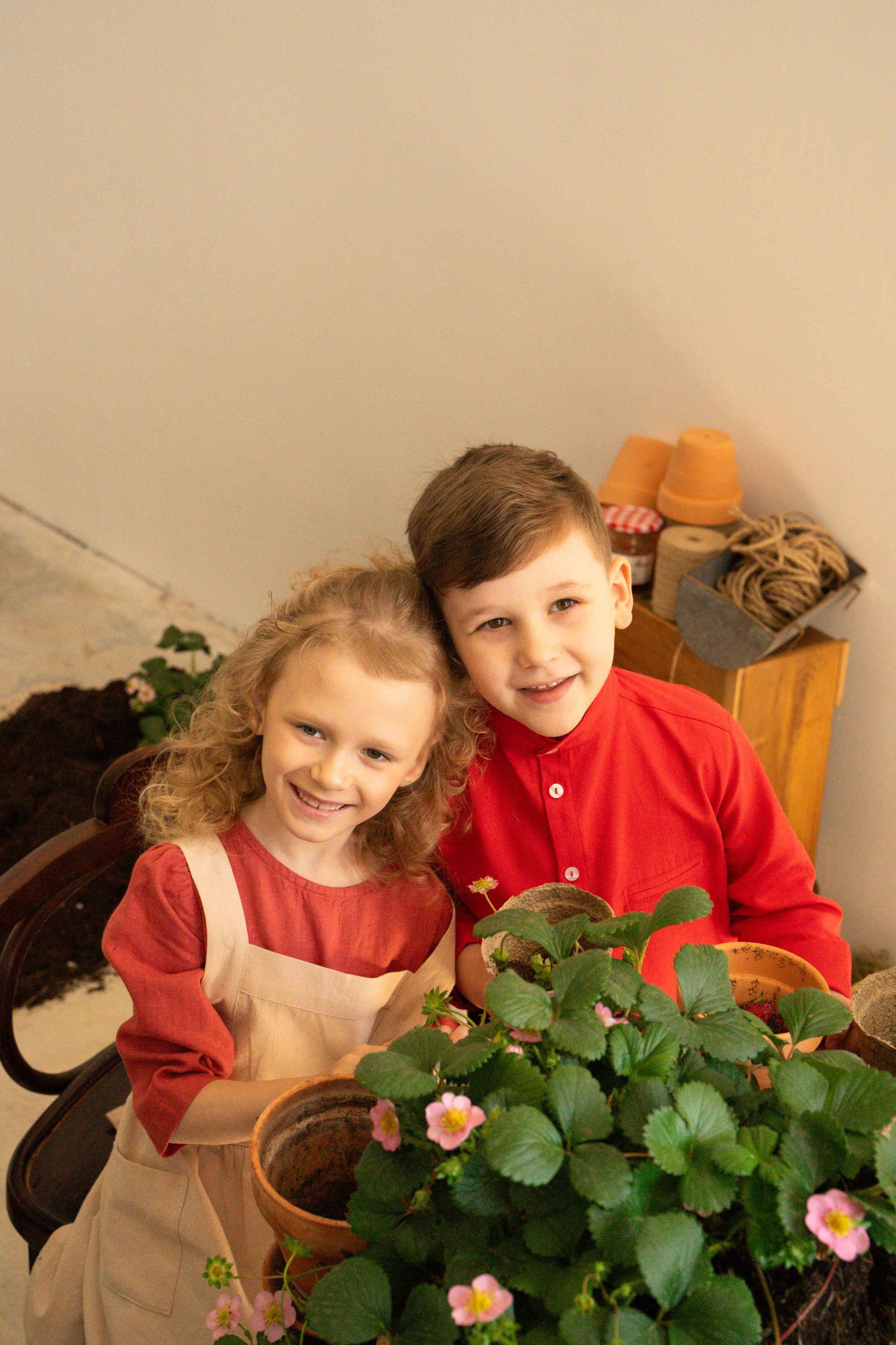 Маленькие садоводы. Ваш фотограф Tetiana Kolos, найду самый удачный ракурс и словлю момент