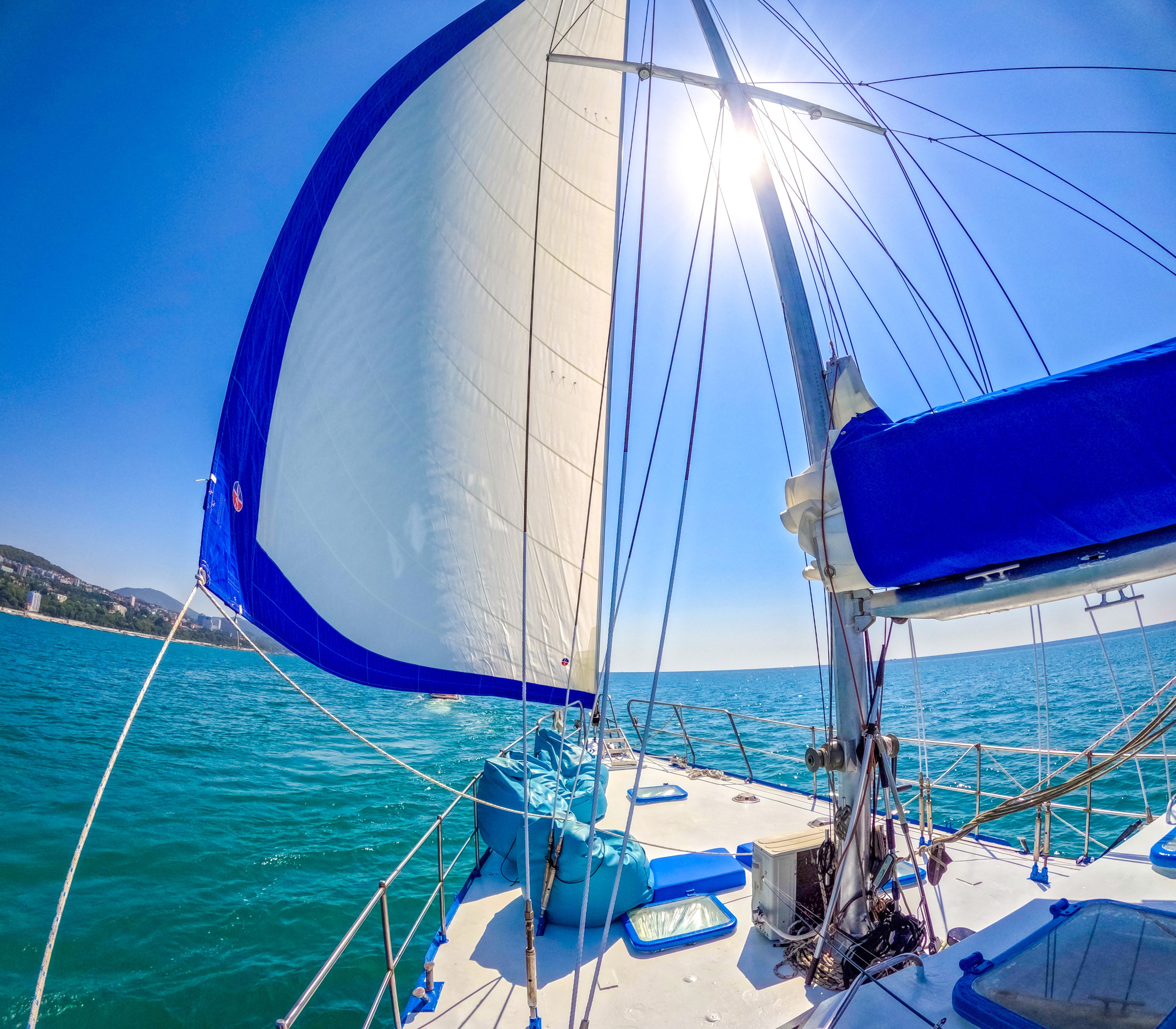 Парусная яхта ВОЛНА Аренда Яхты в Сочи Яхтанаморе YACHTANAMORE