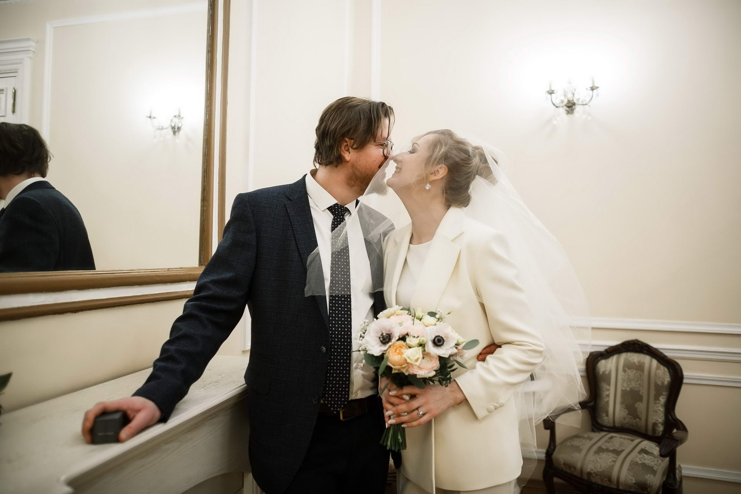 Учимся улыбаться. Свадебный фотограф Игорь Брундасов 8PHOTO на свадьбу венчание загс СПб