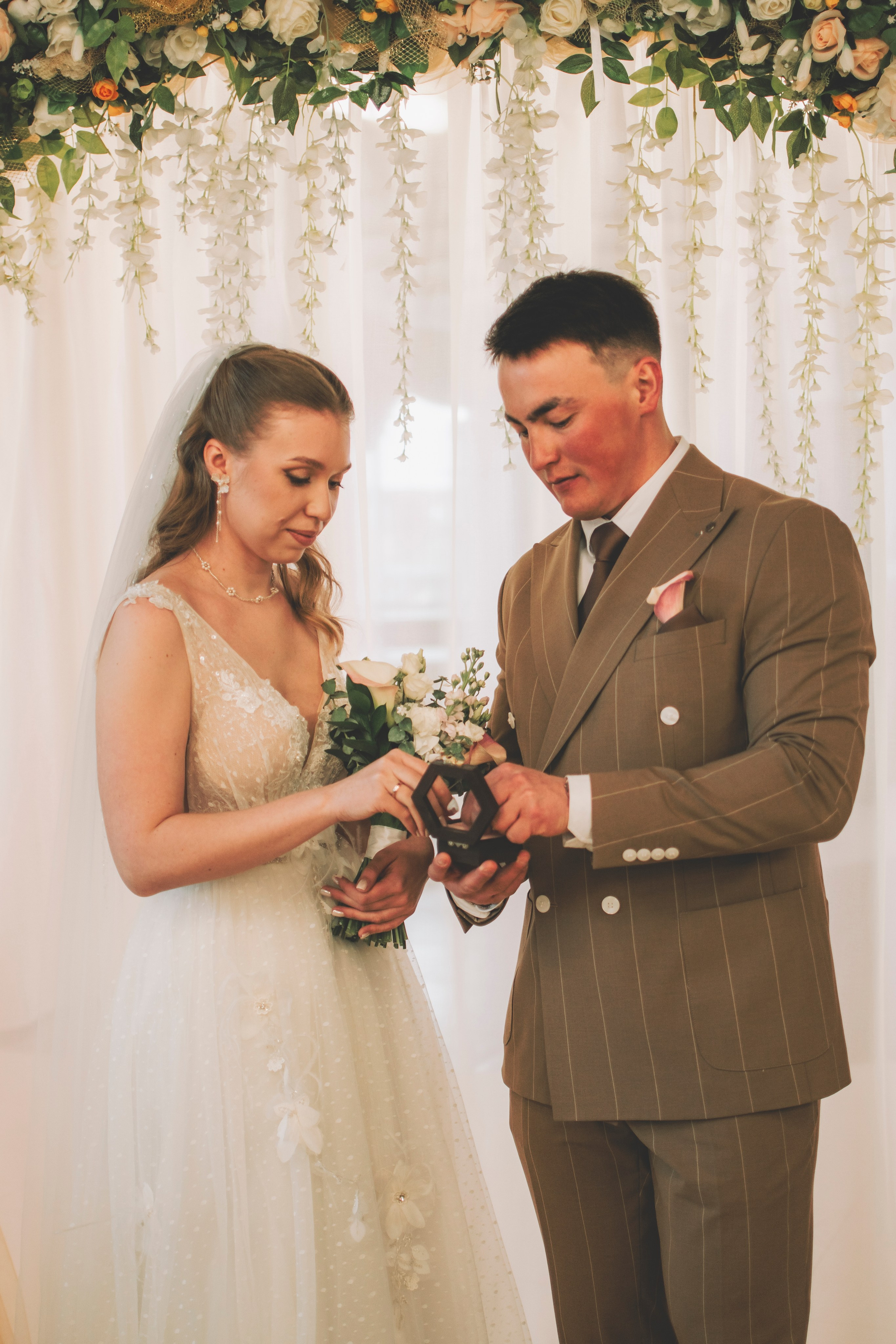 Альберт и Анастасия (Студийная фотосессия, роспись в ДК Нефтяник + фотосессия с гостями). Семейный и свадебный фотограф Губкинский и Ставрополь