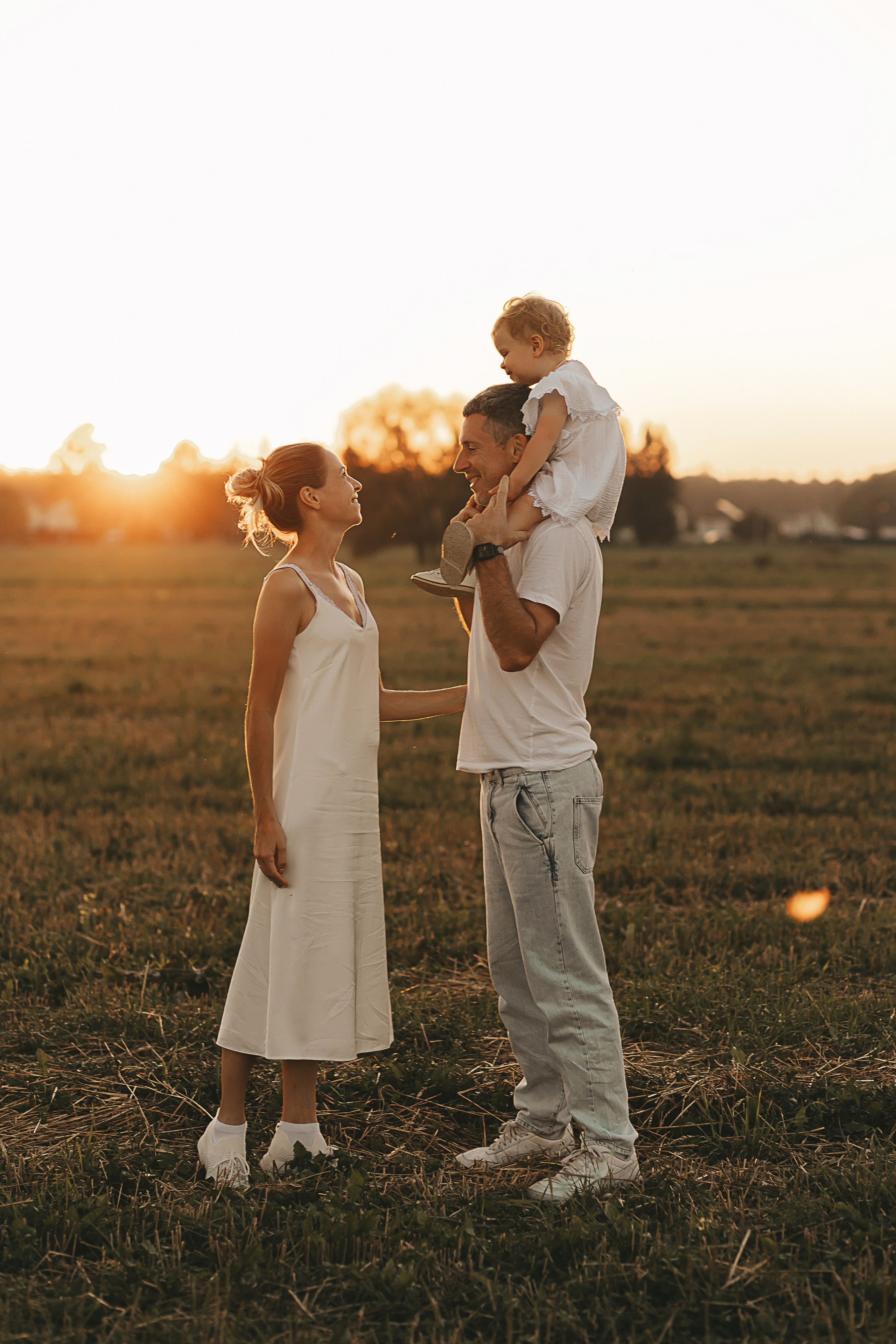 Фотосессия в поле со стогами. Семейный и женский фотограф в Москве Надежда Воробьева