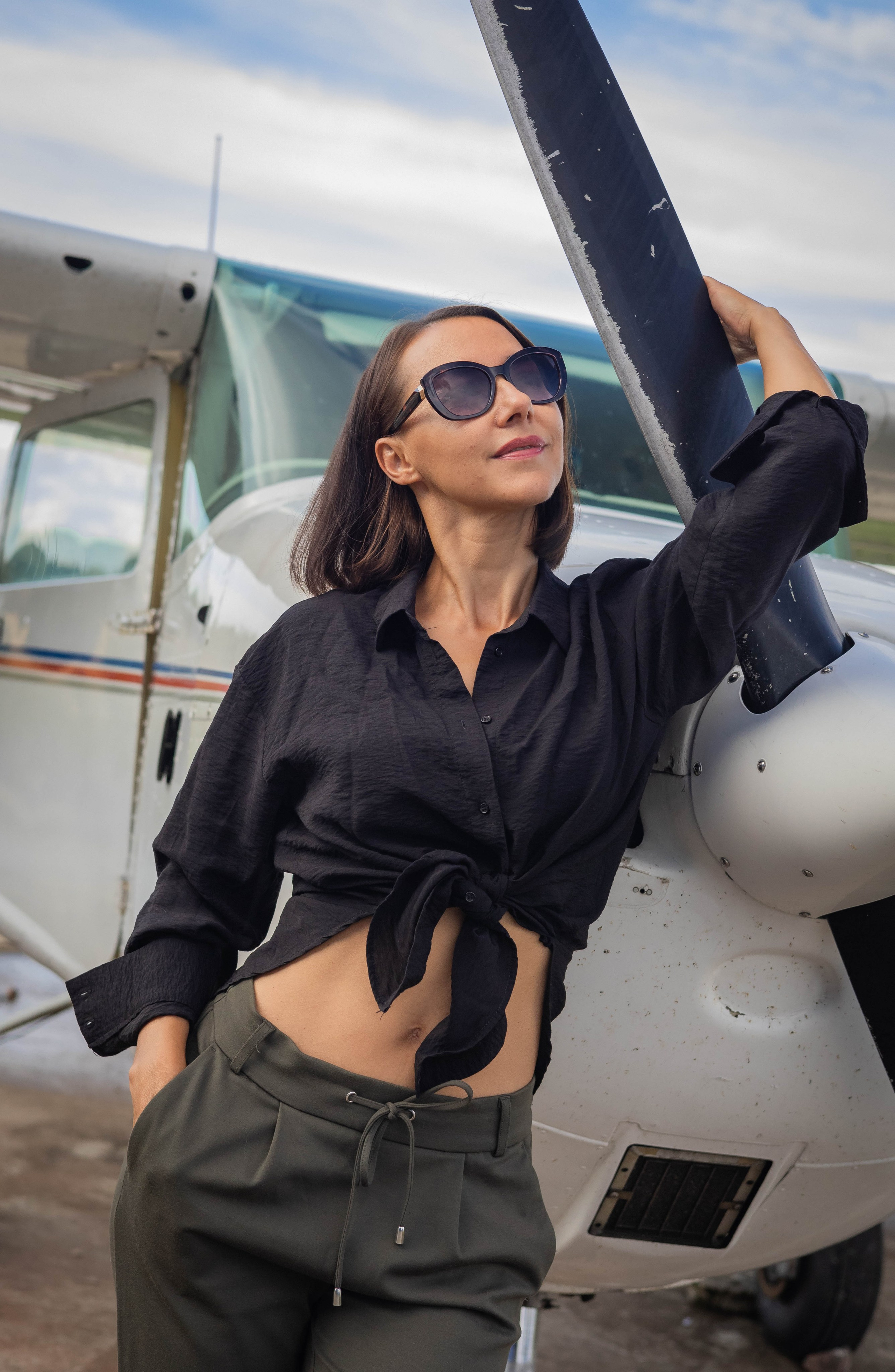 LOVE STORY. Фотосессия на аэродроме с самолетом. Портретный фотограф Панферова Регина г. Санкт-Петербург, г. Казань