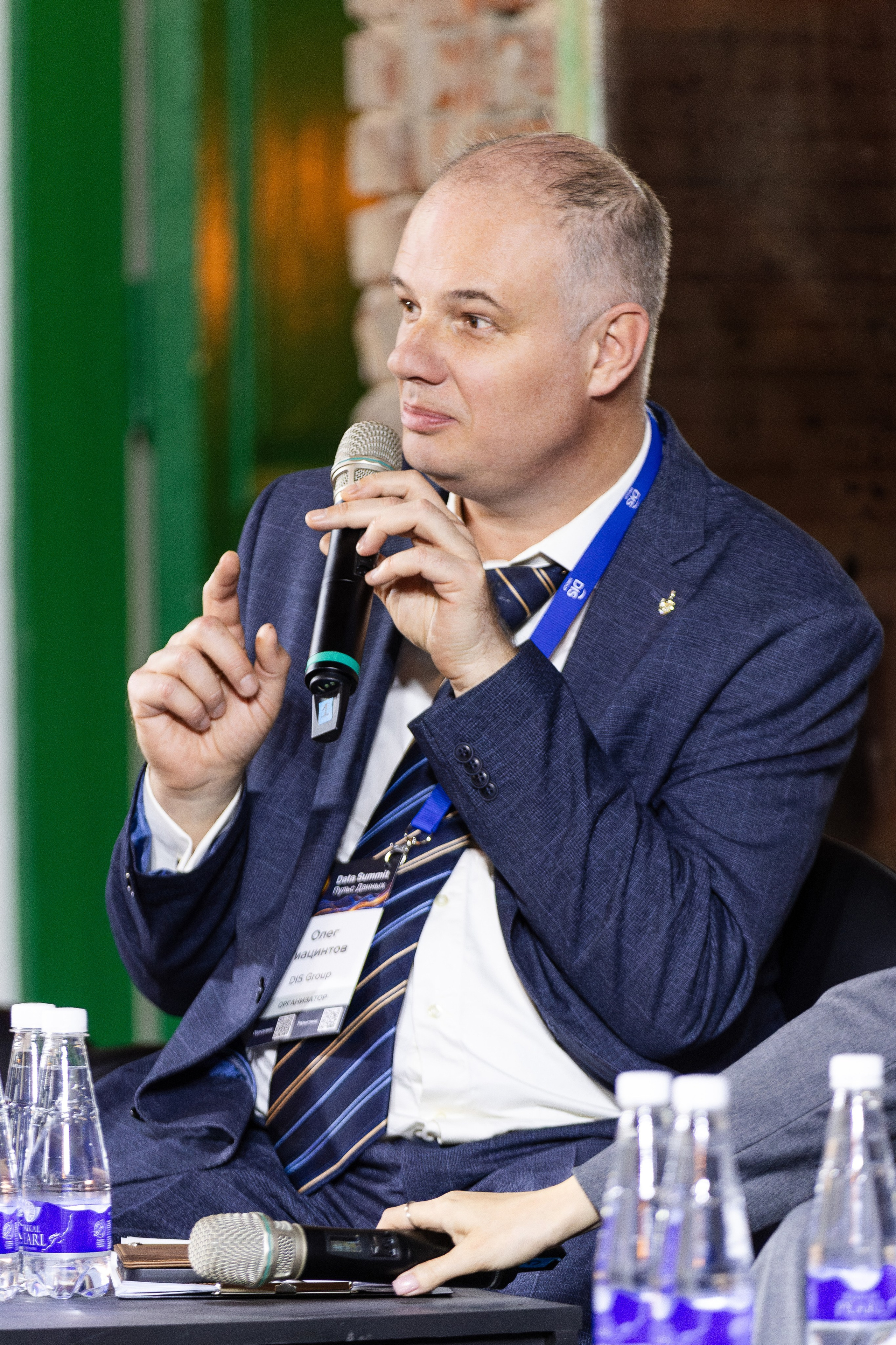 Data Summit 2025 (1). Свадебный репортажный фотограф в Москве