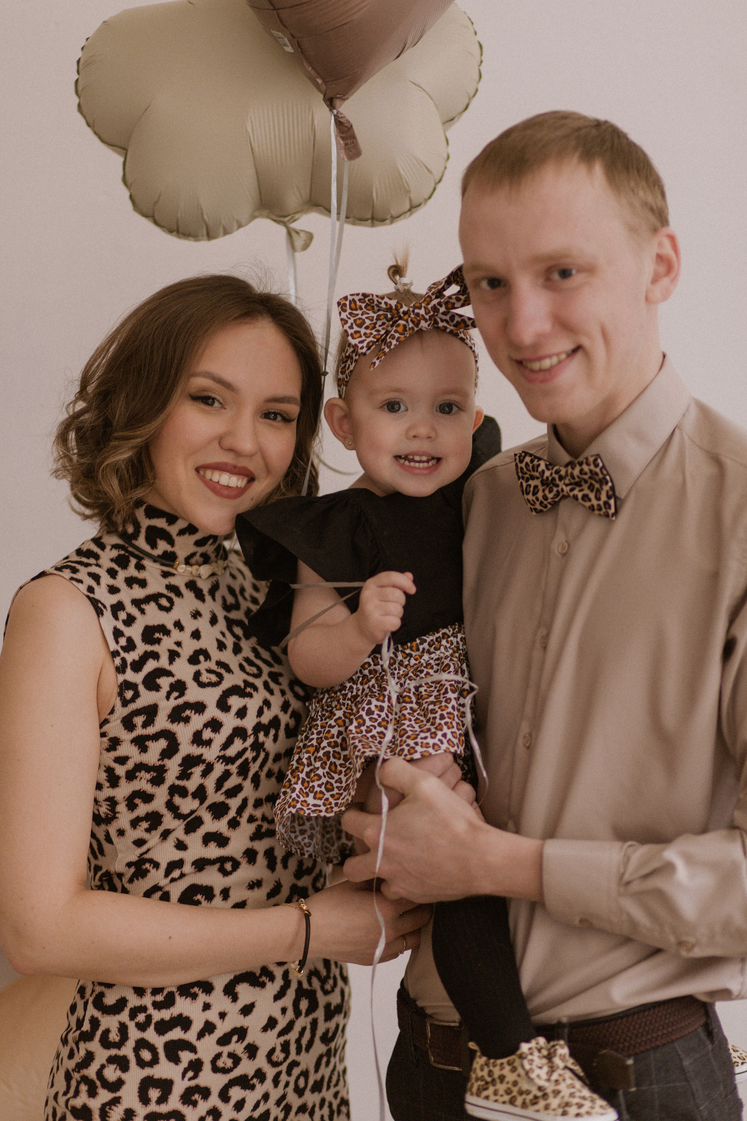 Олеся, Есения и Артём. Главная