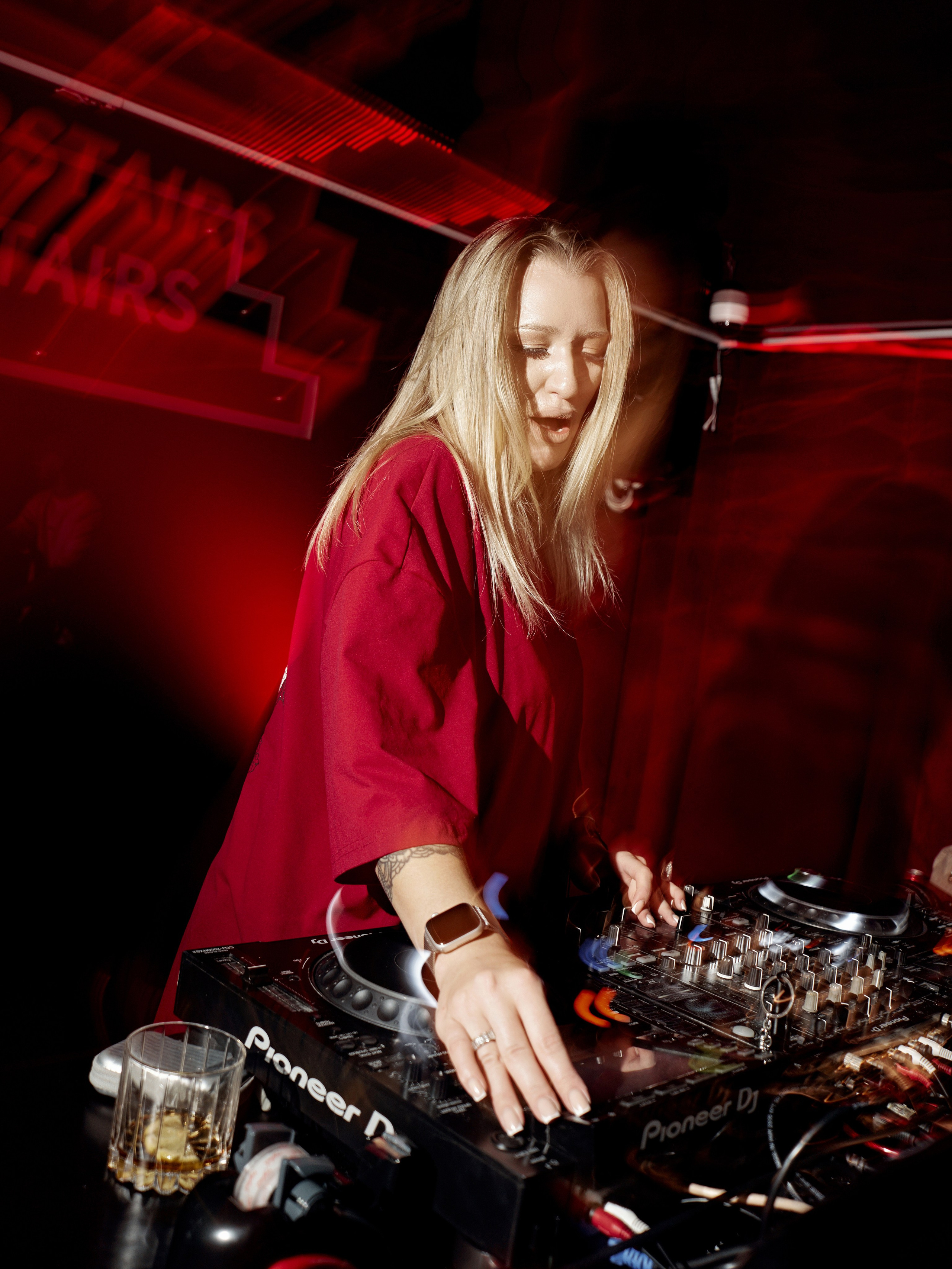 CLUB. NOIZOMAX Художественный фотограф в Дубай