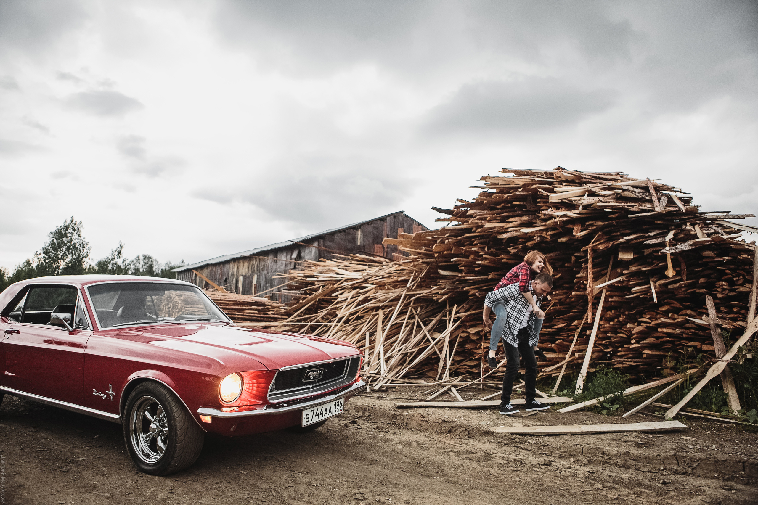 Красивая фотосъемка с ретро автомобилем. Дмитрий Мазуркевич: Профессиональный Репортажный Фотограф