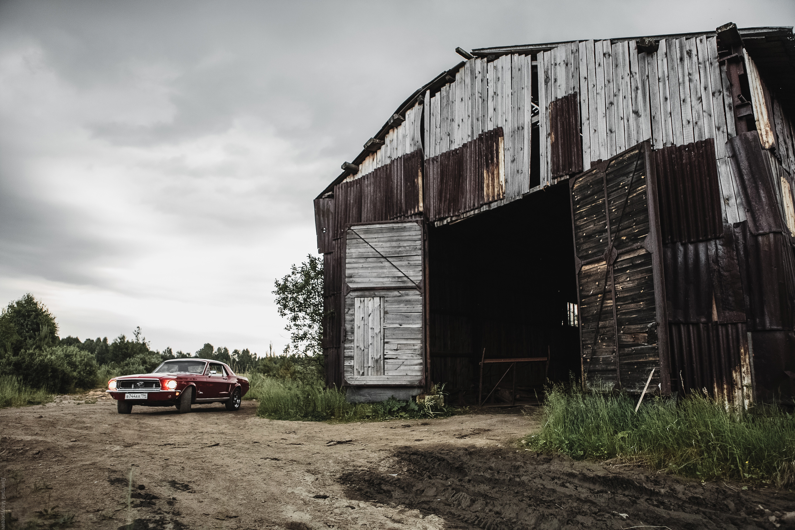 Красивая фотосъемка с ретро автомобилем. Дмитрий Мазуркевич: Профессиональный Репортажный Фотограф