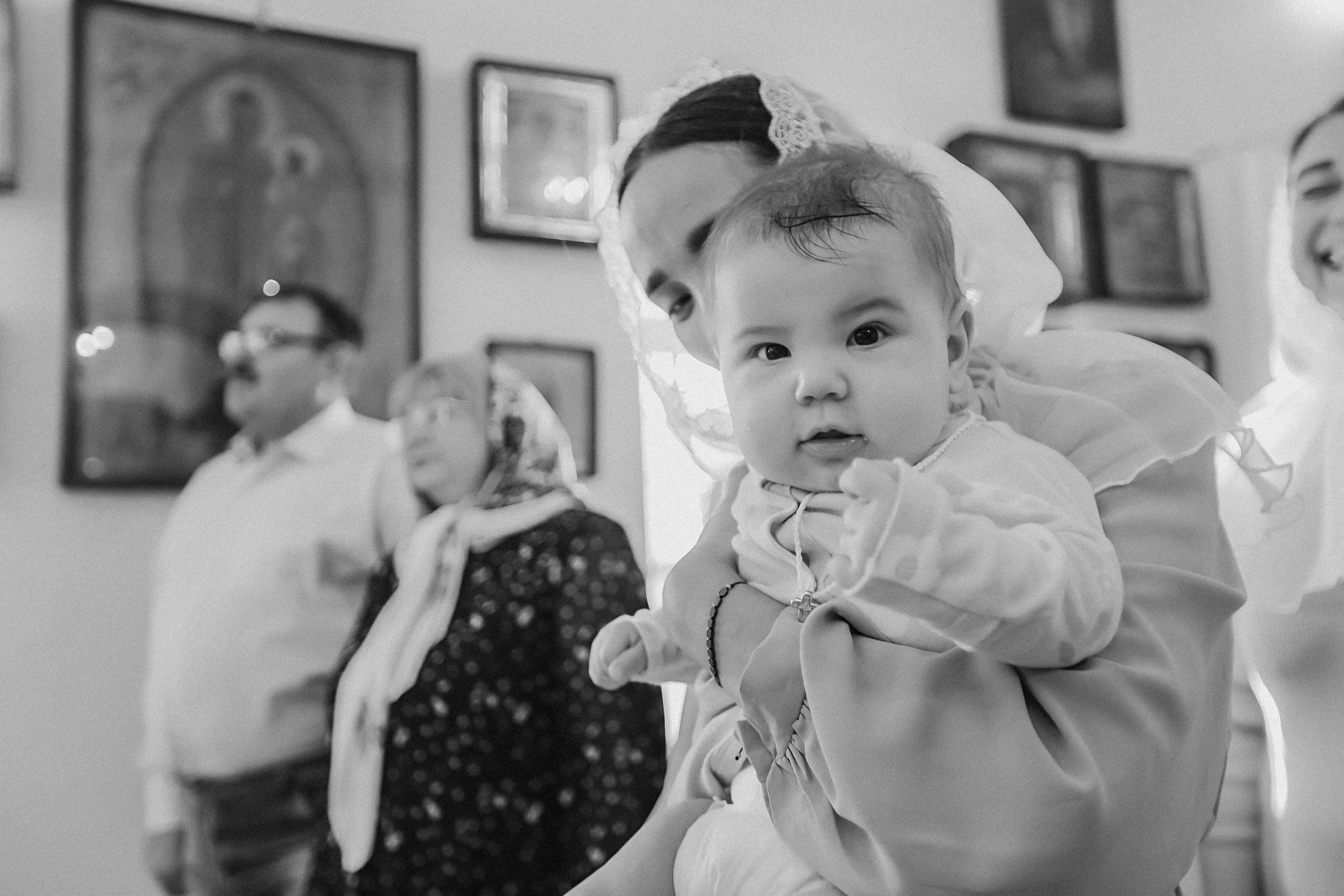 Крещение круглая церковь. Семейный фотограф Тюмень, фотограф на роды Салмина Мария