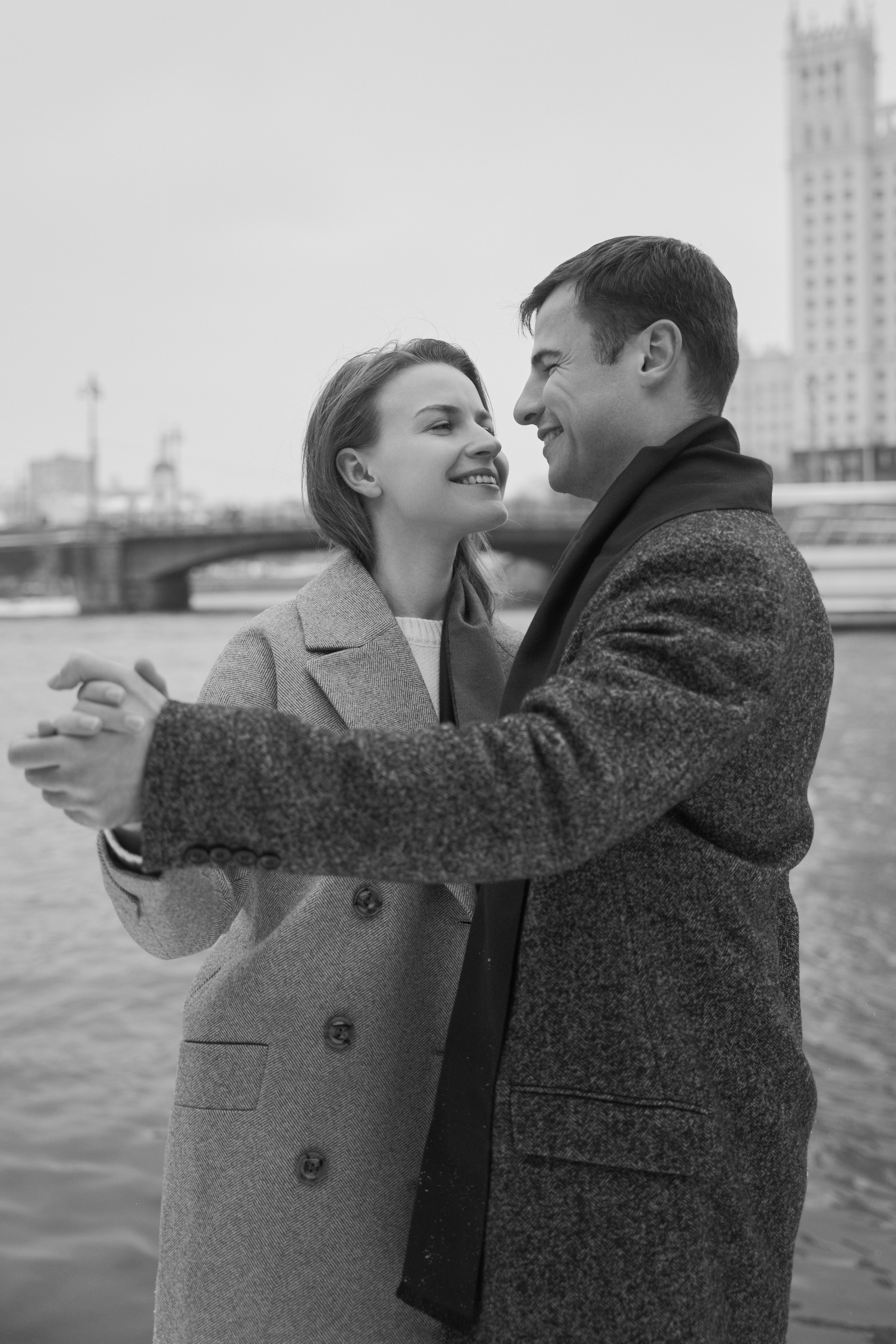 Любовь начинается с поцелуя. Minflo Photographer