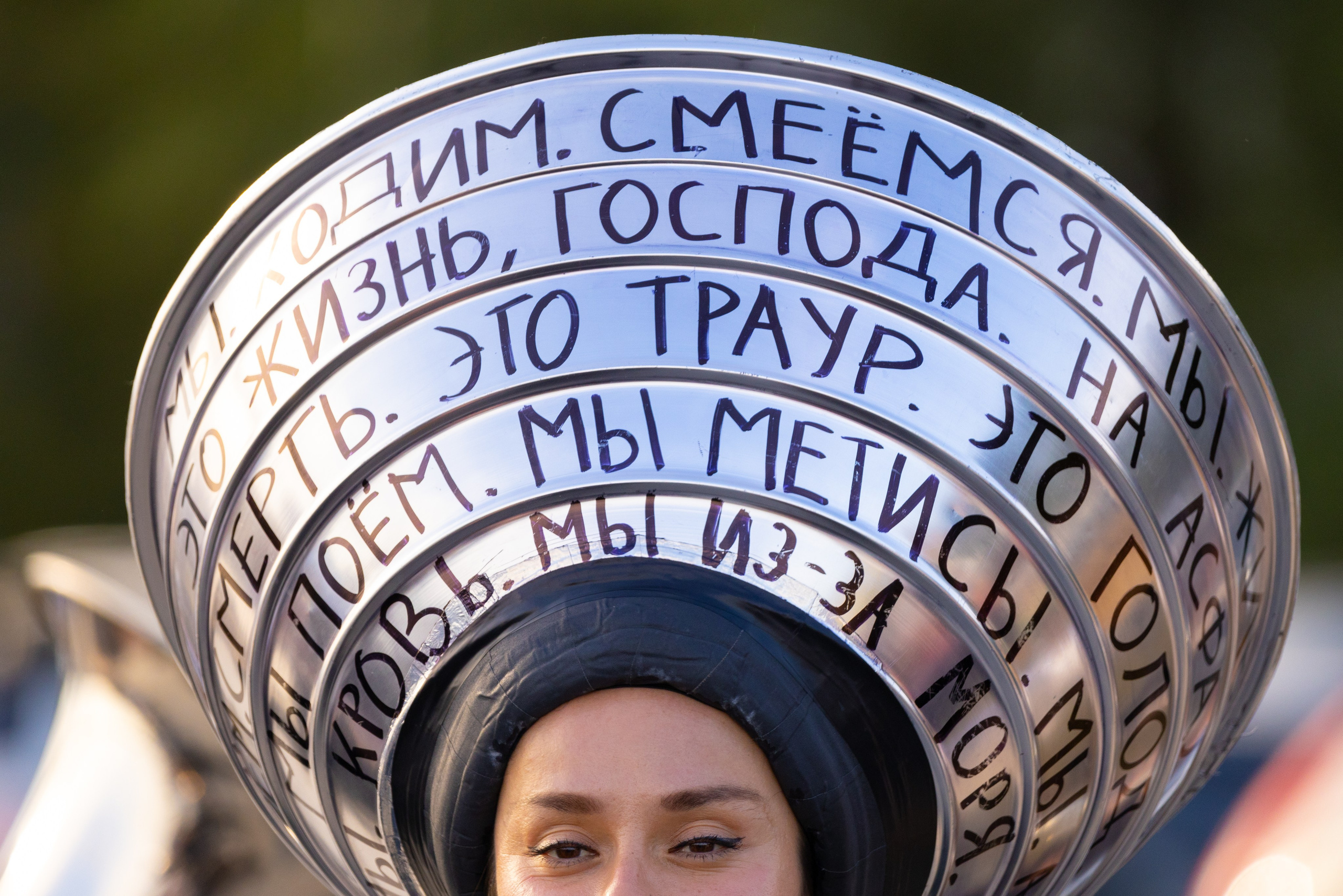 Уличный спектакль «Те, кто из-за моря». Олег Катакинов| Репортажный фотограф в городе у моря (Владивосток)