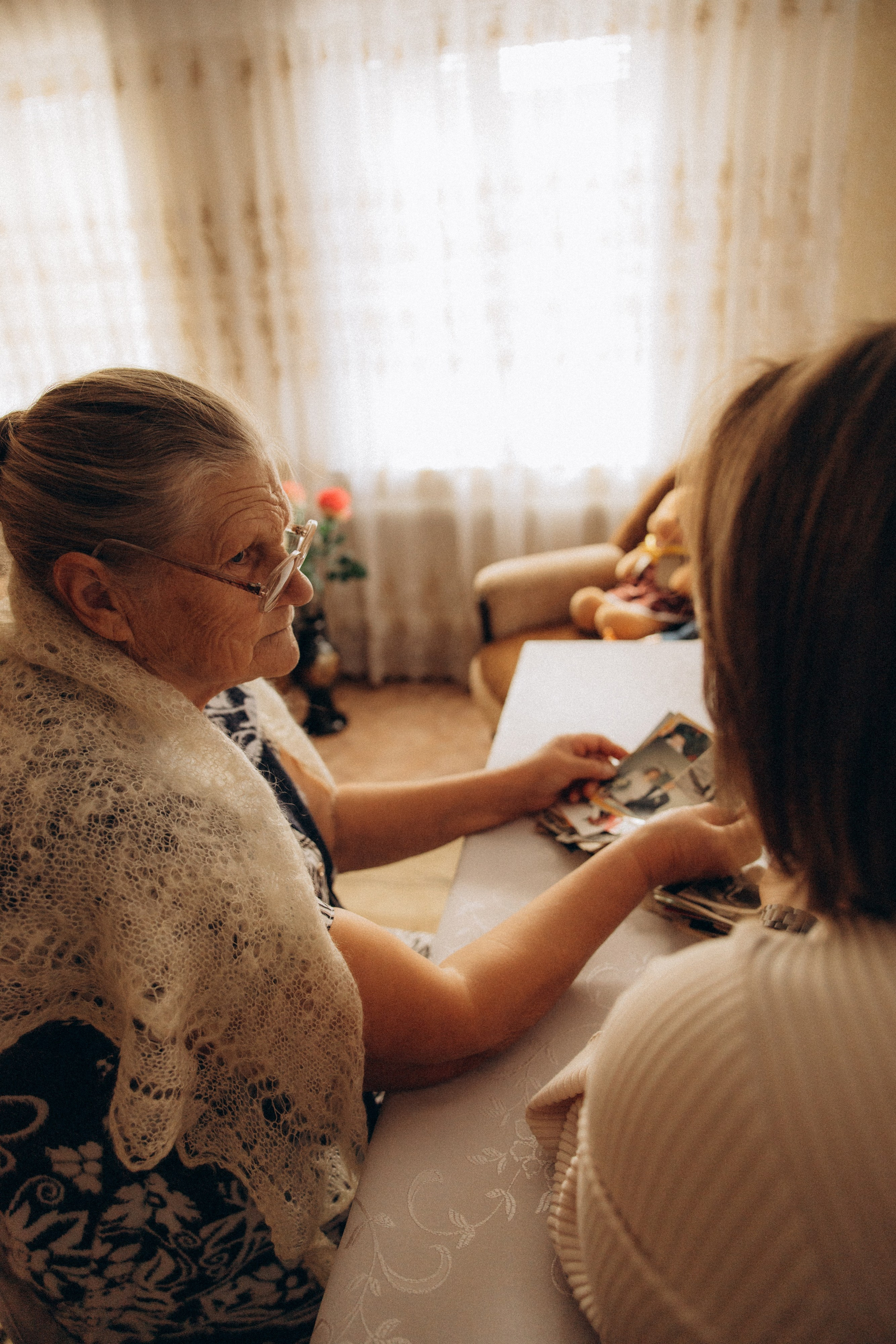 Аня и бабушка. Семейный фотограф Губкин/Старый Оскол