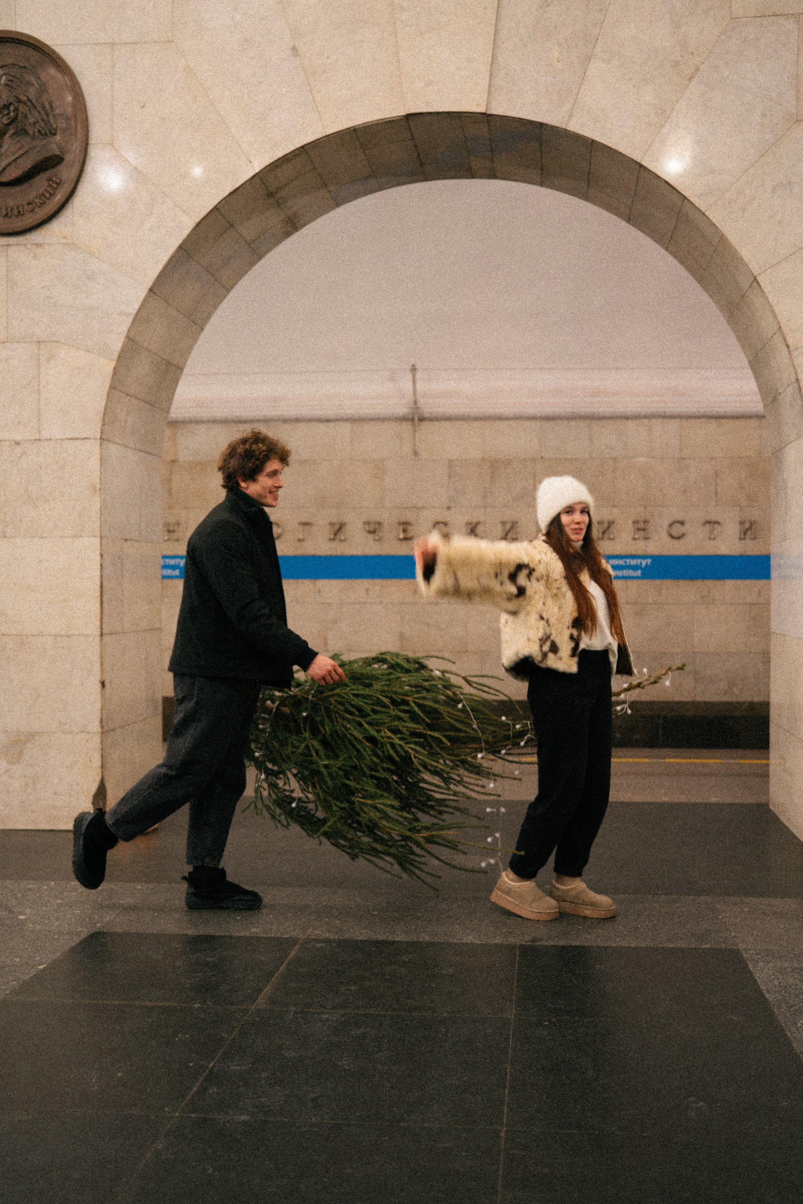 НОВОГОДНЯЯ ПРОГУЛКА ПАРЫ ПО ЧЕРНЫШЕВСКОЙ ПЕРЕД НОВЫМ ГОДОМ. Профессиональный фотограф, Санкт-Петербург — Виктория Богомолова