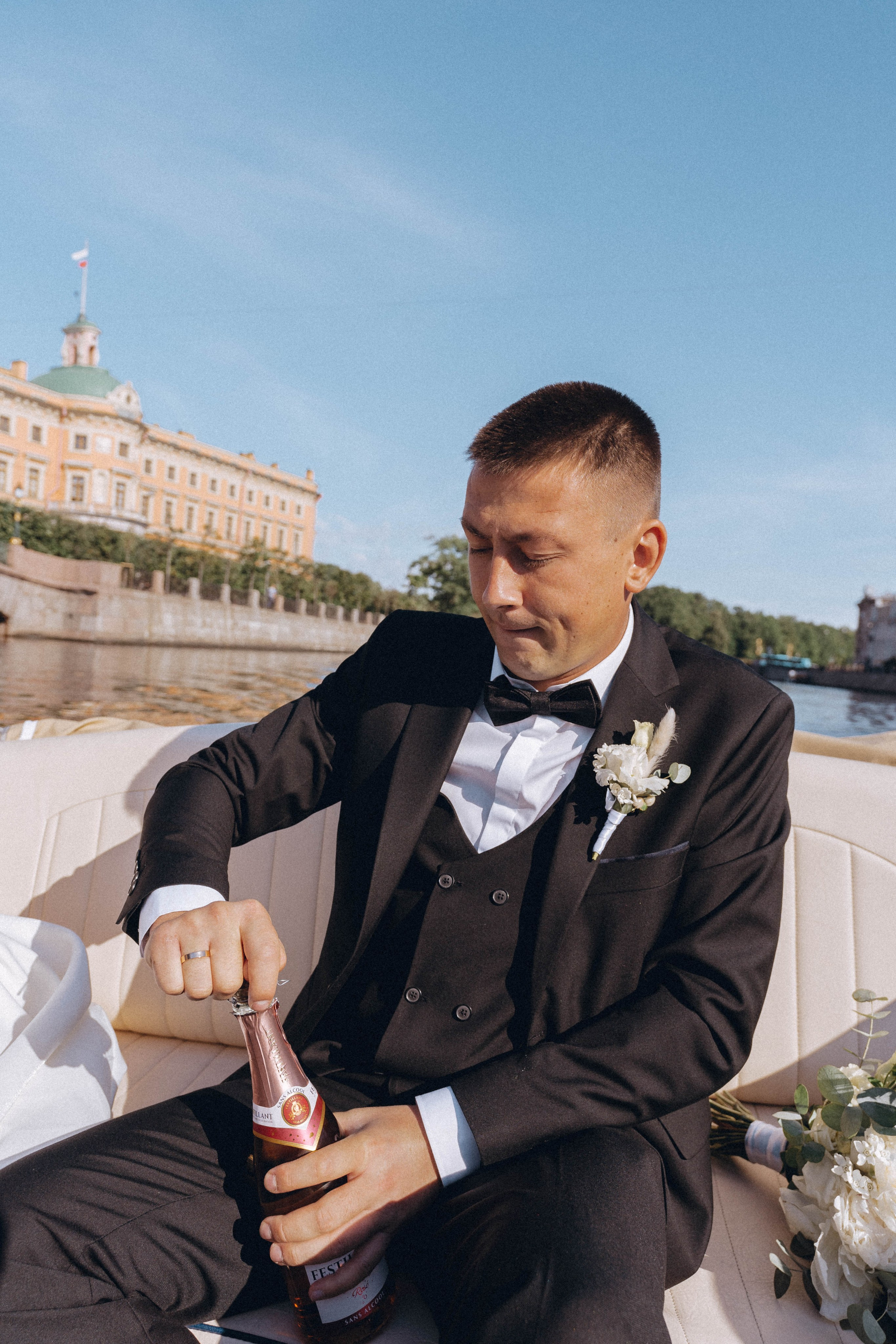 СВАДЕНБНАЯ СЬЕМКА НА КАТЕРЕ ПО КАНАЛАМ САНКТ-ПЕТЕРБУРГА И В АКВАТОРИИ НЕВЫ. Профессиональный фотограф, Санкт-Петербург — Виктория Богомолова