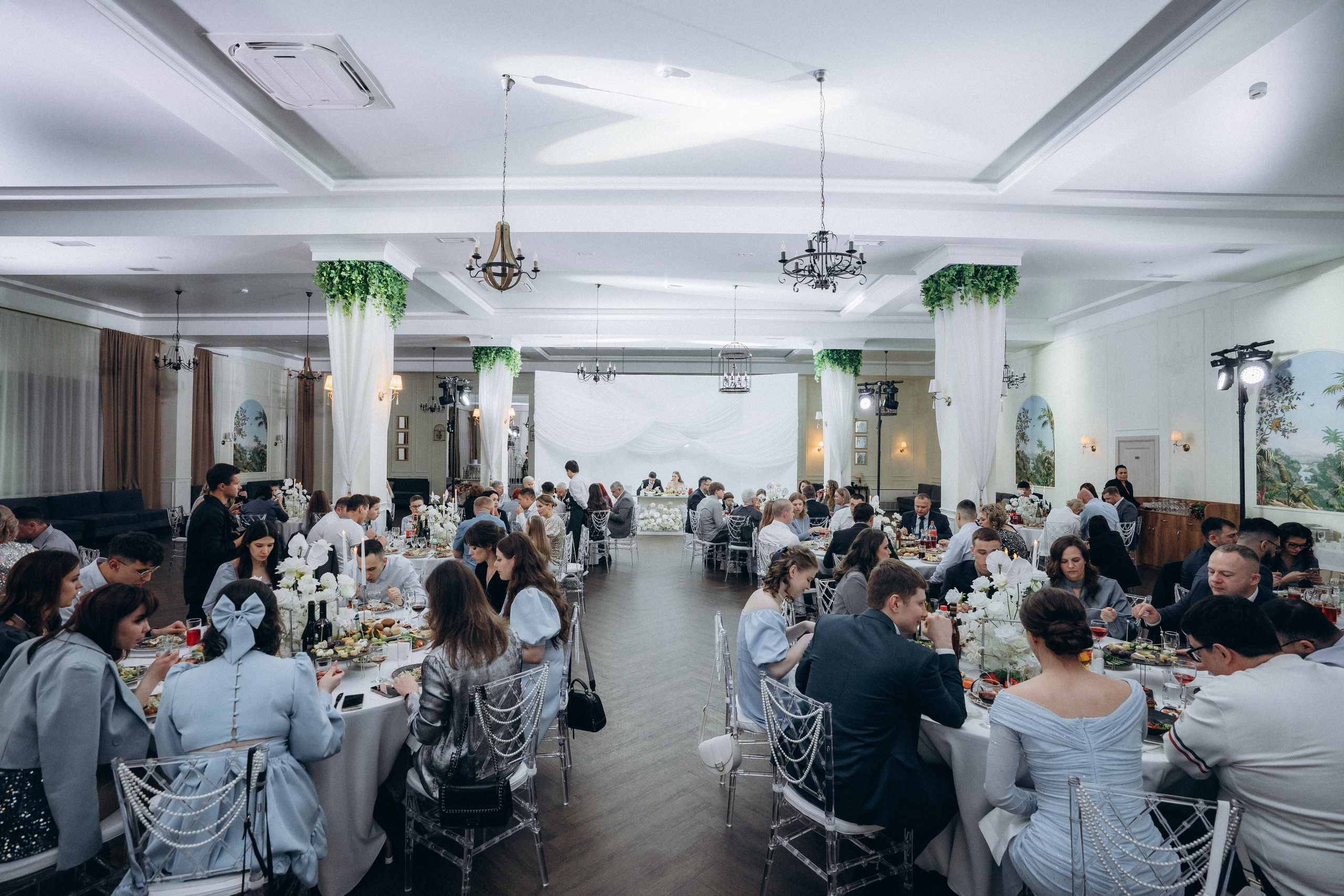 СВАДЕБНАЯ СЬЕМКА СБОРОВ В ОТЕЛЕ И ВЫЕЗД НА ЦЕРЕМОНИЮ (СНЯТО В СИБИРЕ В НИЖНЕВАРТОВСКЕ). Профессиональный фотограф, Санкт-Петербург — Виктория Богомолова