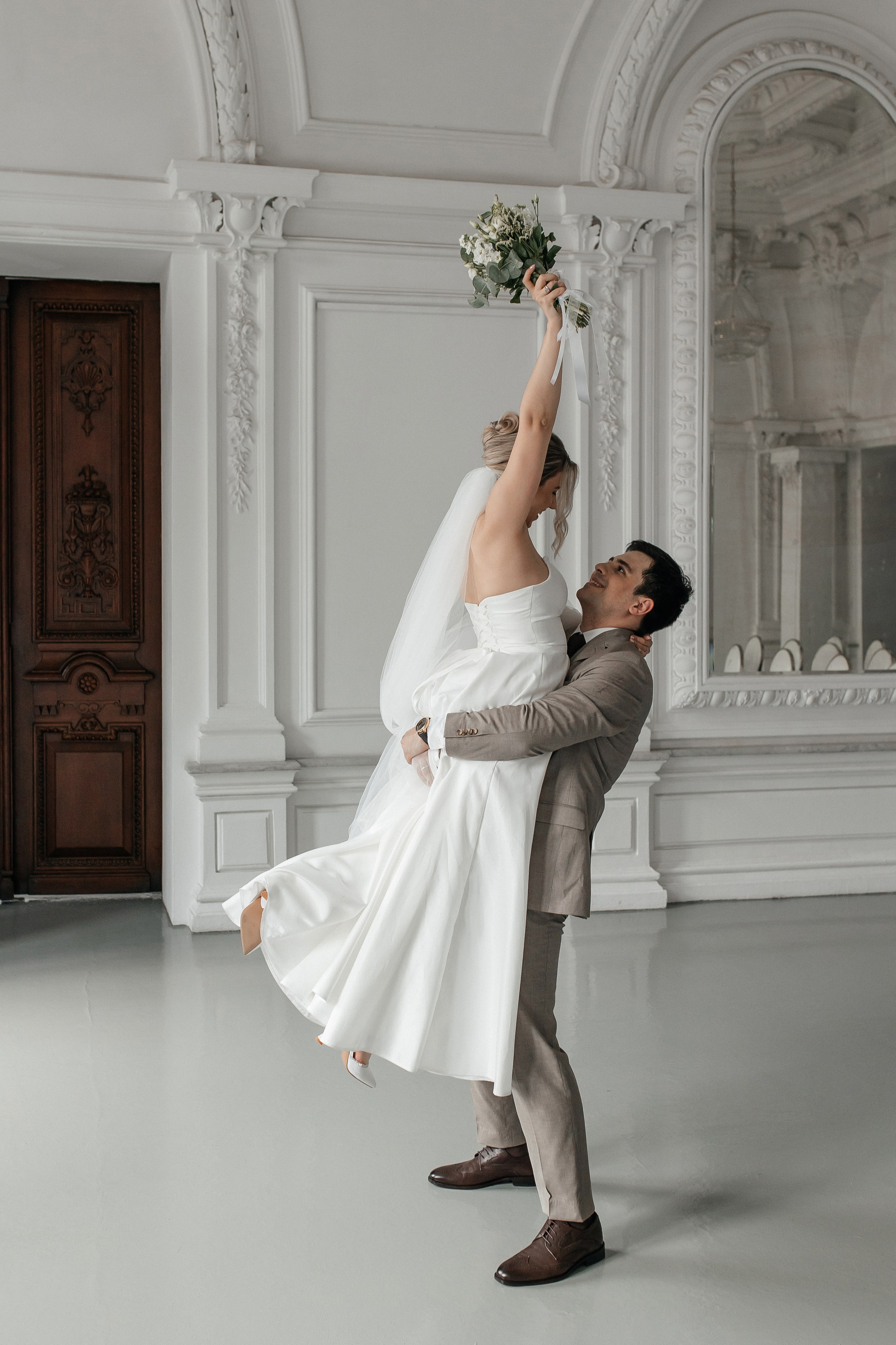 Свадебная фотосессия в Особняке Спиридонова