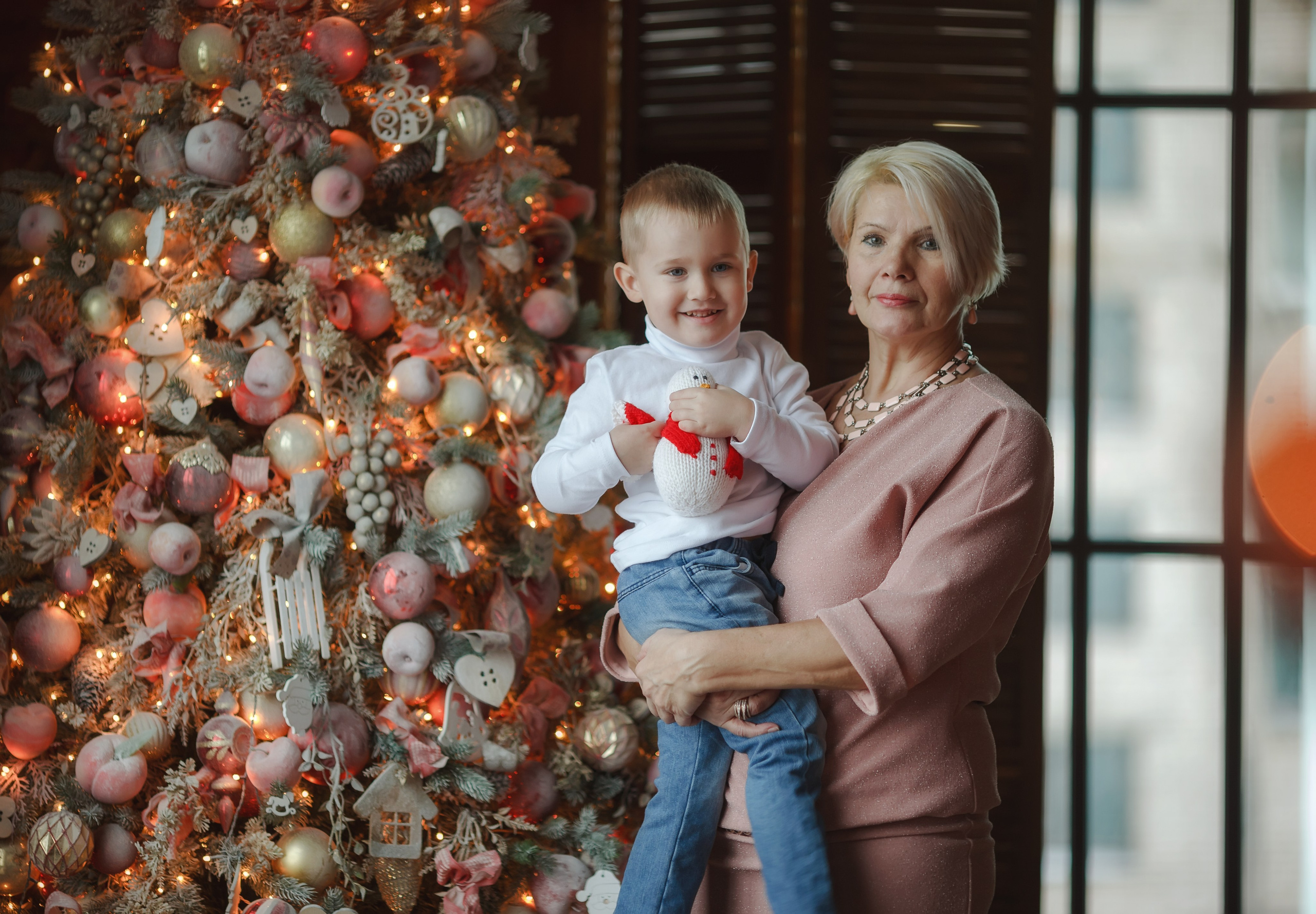Семья у елочки. Фотограф в Санкт-Петербурге Знаменская Ирина