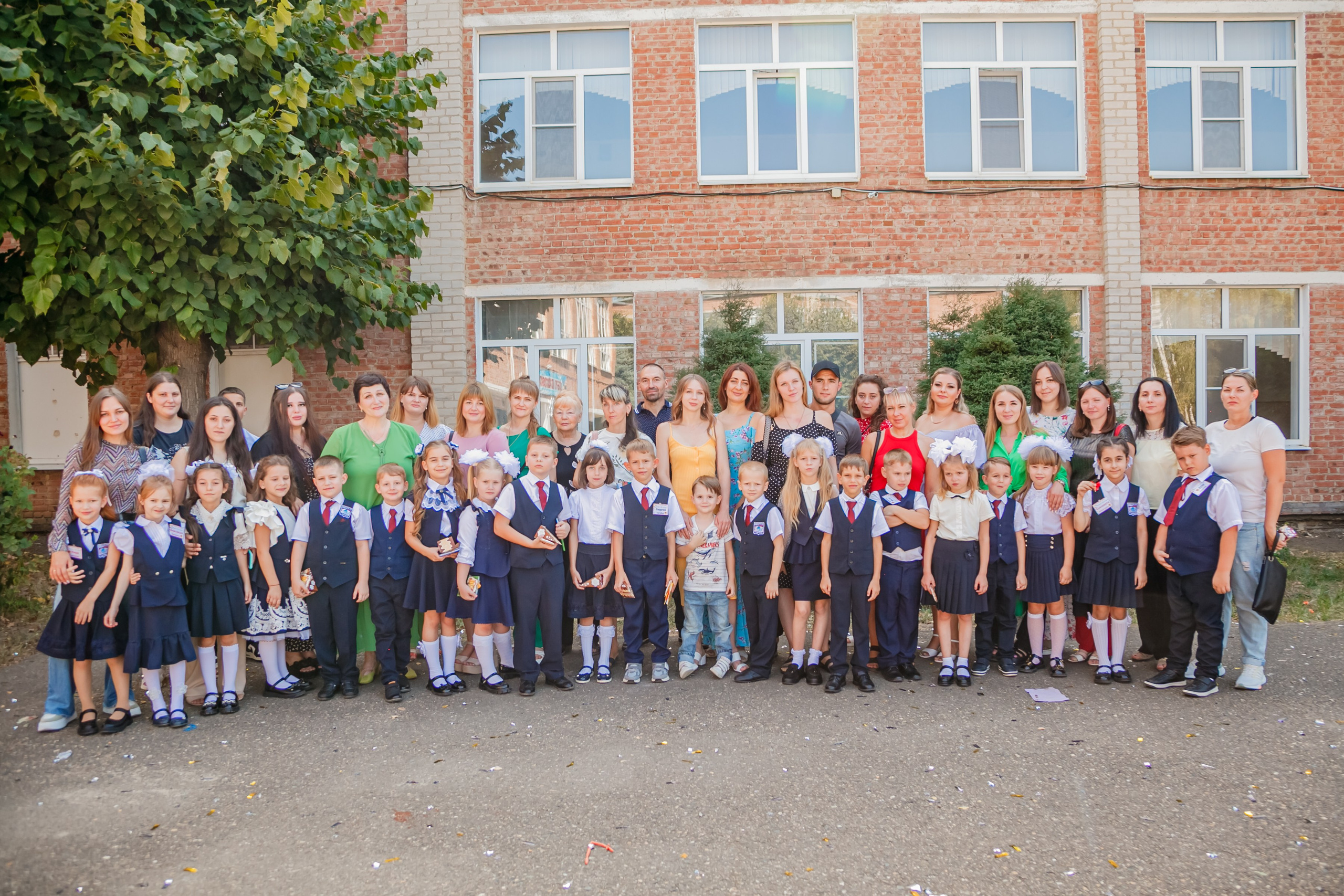 1 сентября линейка. Свадебный и семейный фотограф в Армавире