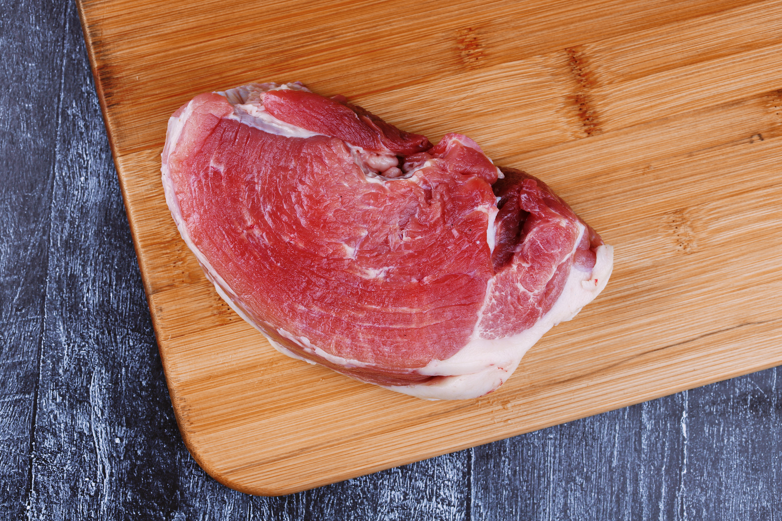 Парное мясо/свежая рыба. Фотограф Валерий Сабрам