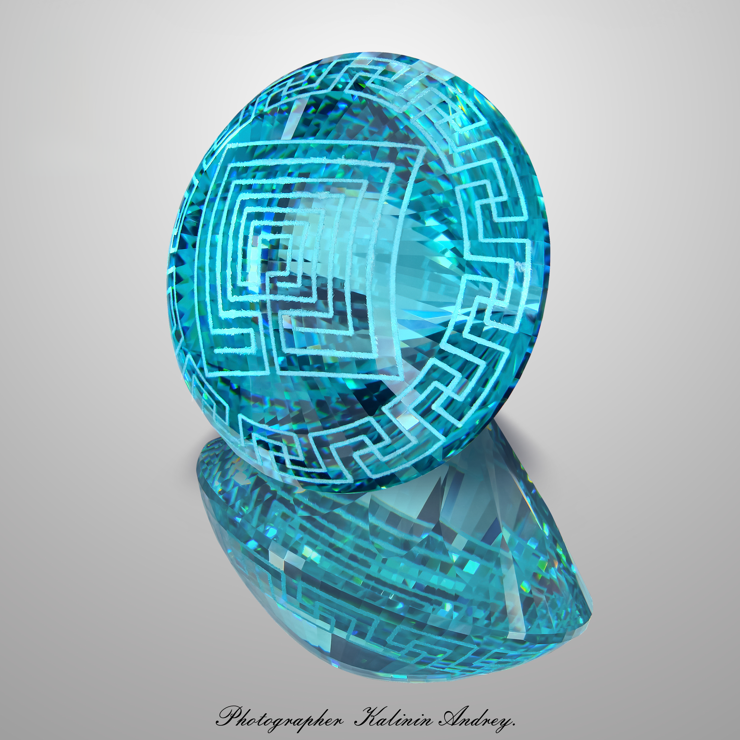 В Москве можно заказать фотосъёмку драгоценных камней. Для каталогов и полиграфии можно  позвонив по телефону +7 966 003-13-07. Высококачественная профессиональная рекламная фотосъёмка ювелирных украшений, драгоценных камней в Москве. Обучение, консультация