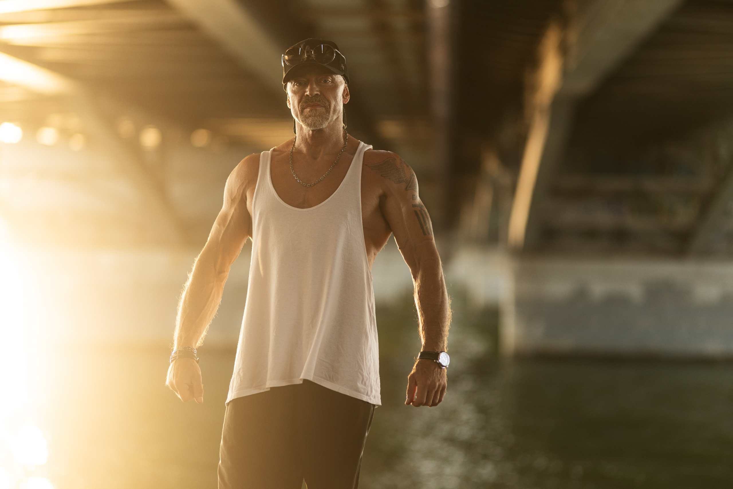 Фотосет на улице и спортплощадке с Александром для контента. Дмитрий Шульгин, портретный фотограф в Воронеже