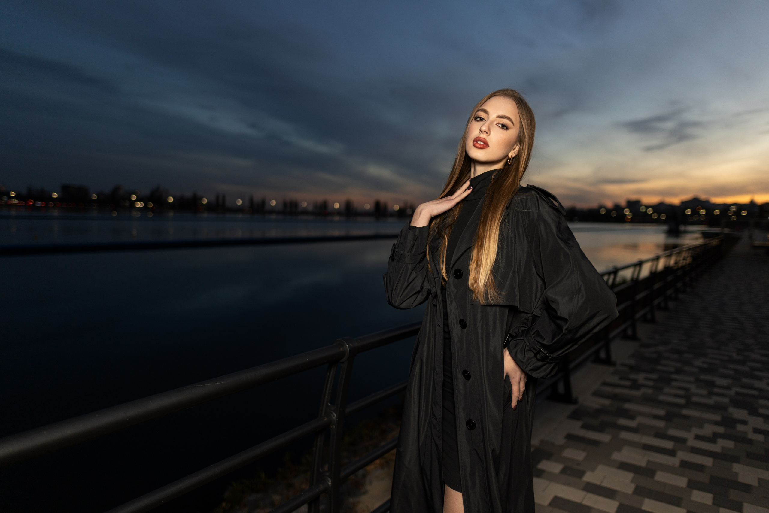 Вечерняя съемка с Ксенией на улице с импульсным светом для «себя». Дмитрий Шульгин, портретный фотограф в Воронеже