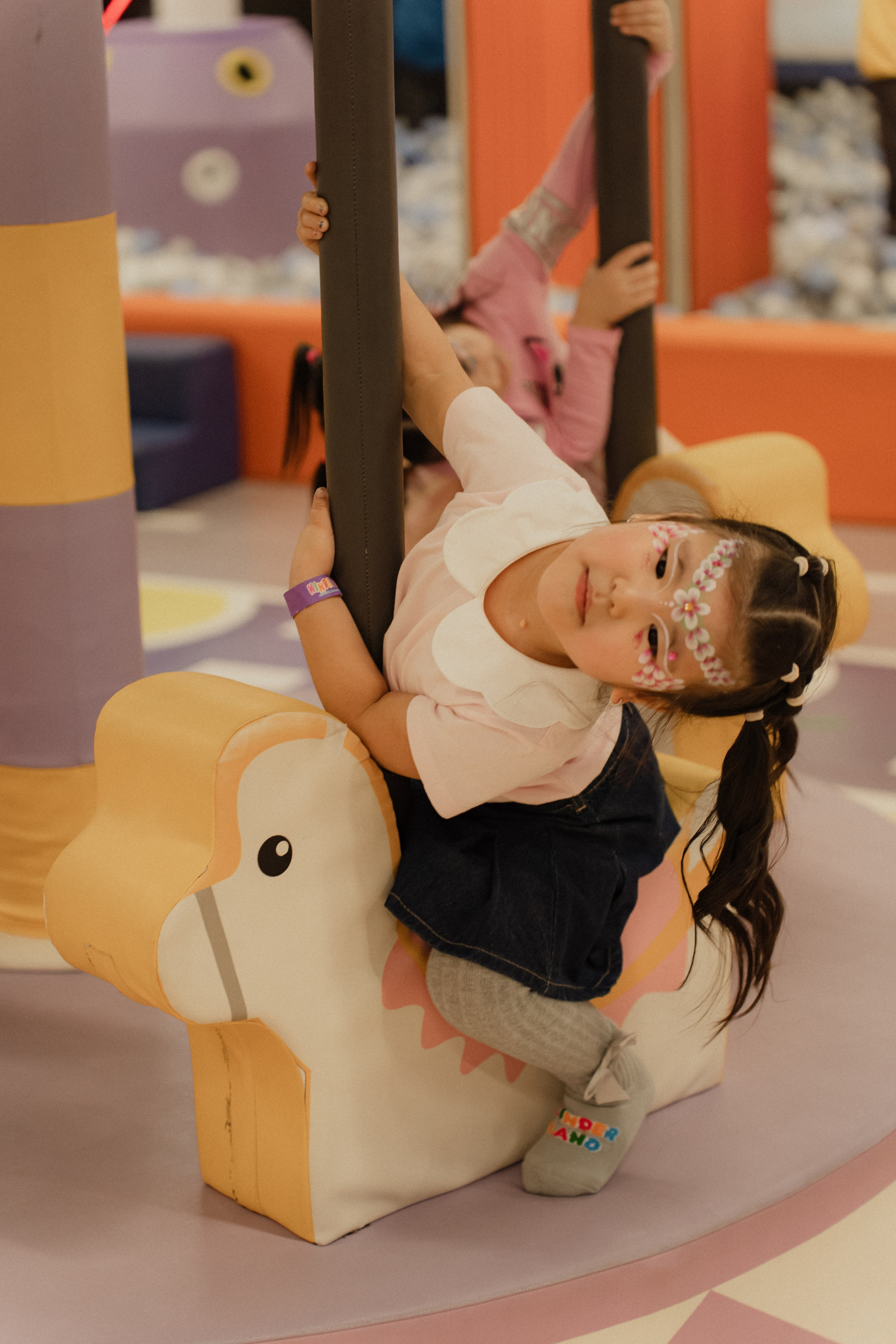 День рождения Алиши (кафе). Крис Богомазова