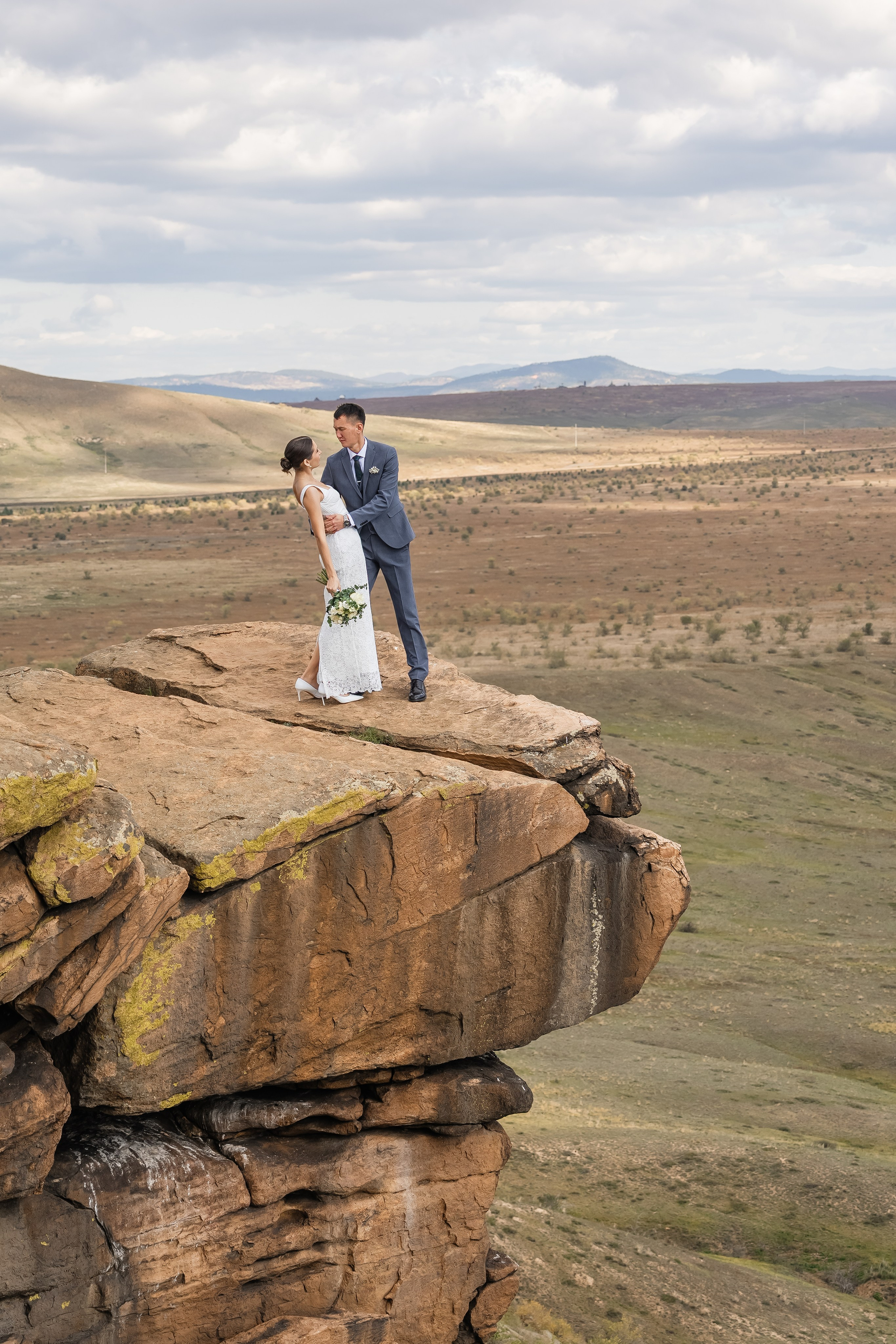 Сентябрь. Фотограф и видеограф в Улан-Удэ: Аюна Габагуева и Артём Шаханов