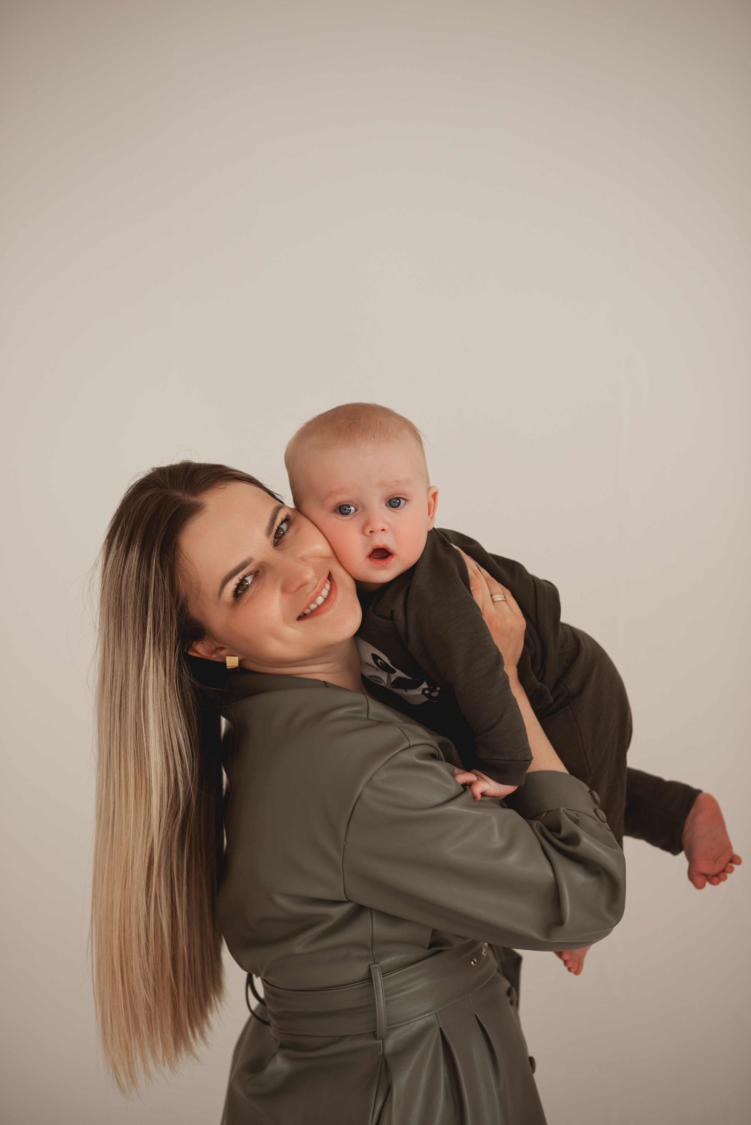 Семейная фотосессия Полина Игорь Богдан. Семейный фотограф в Южно-Сахалинске Анастасия Лимарева