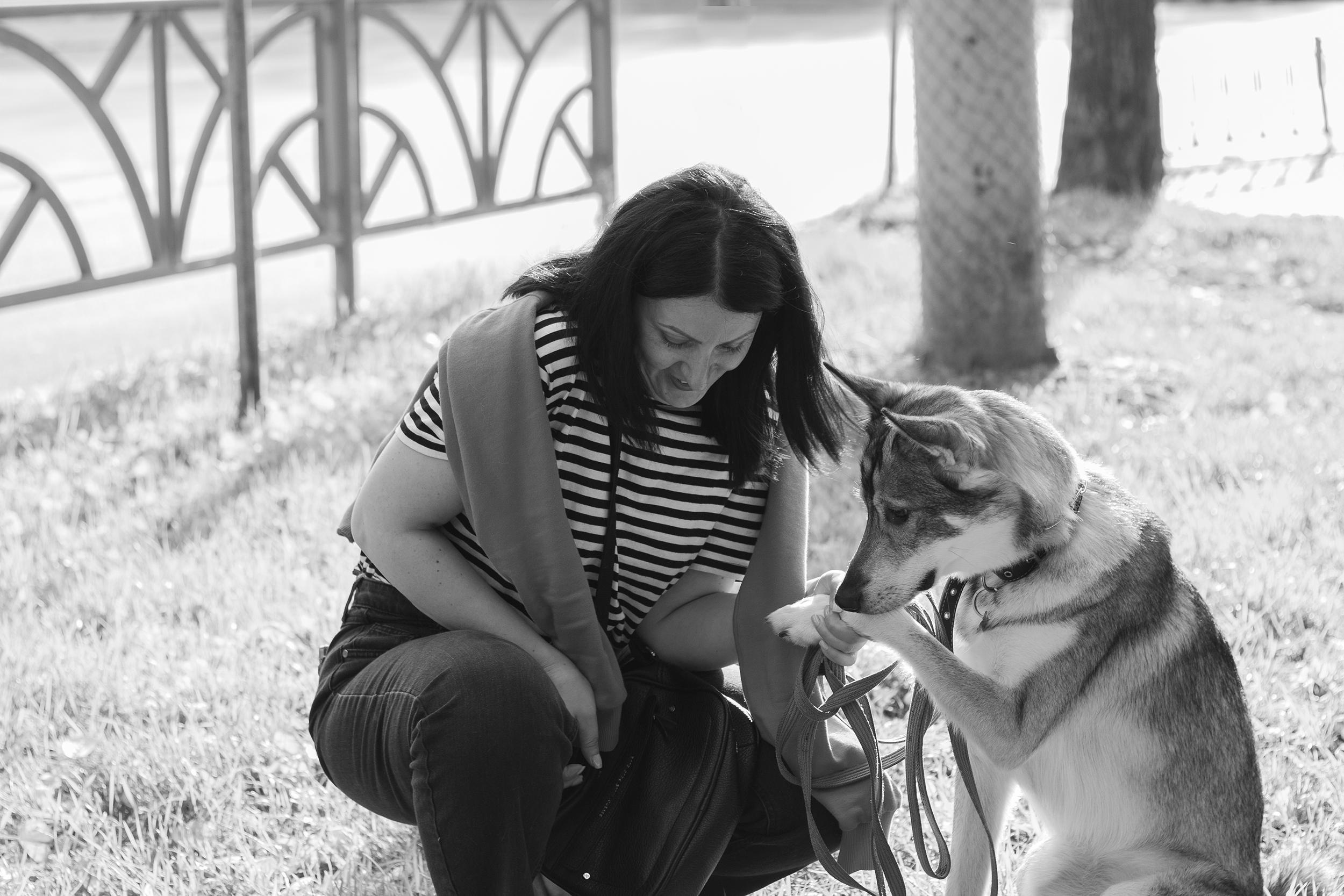 Фотопрогулка. Юлия и собака Сима. Фотограф в Екатеринбурге Пойгина Елена