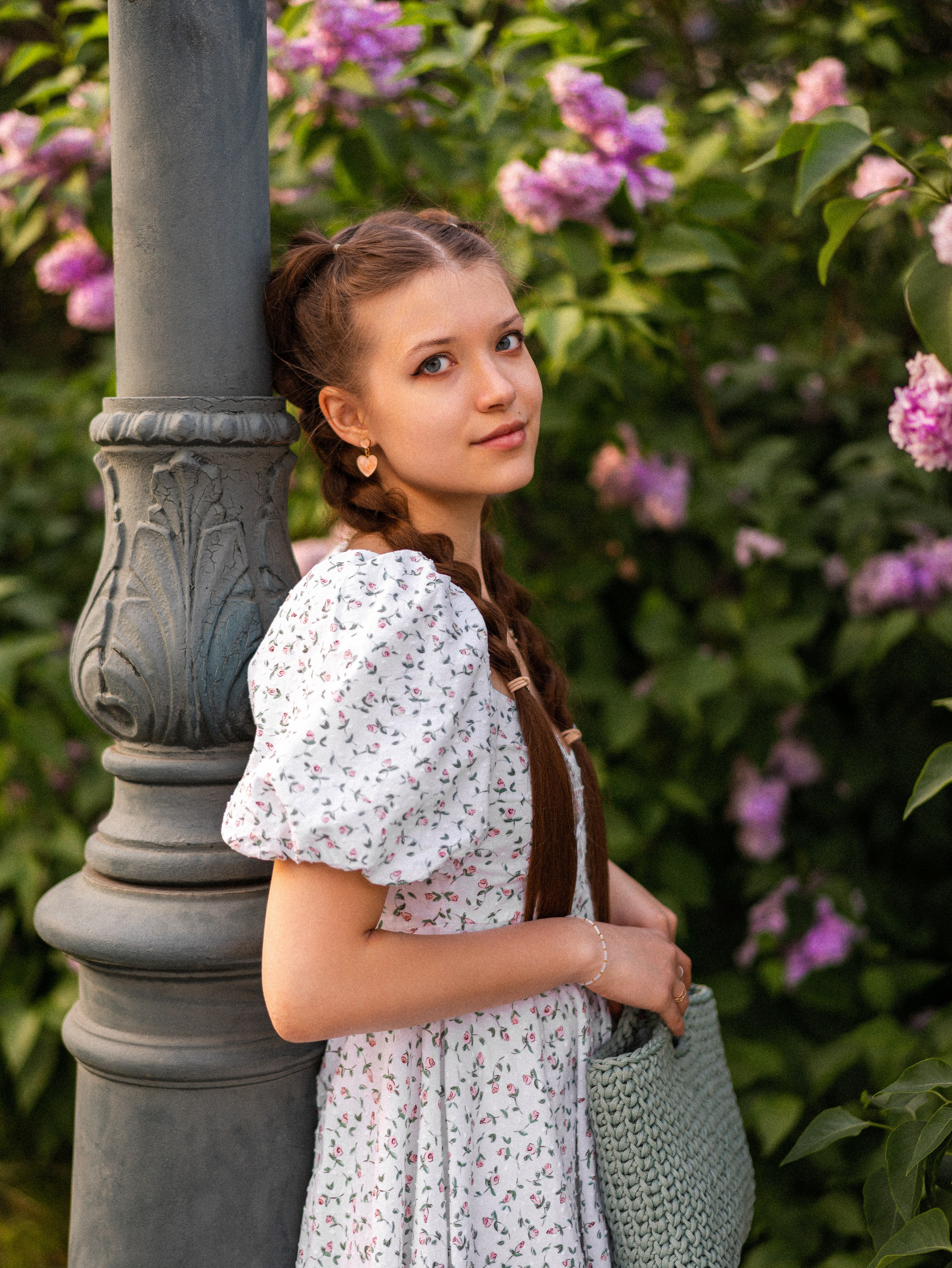 Ольга — фотосессия в сиреневом саду. Фотограф Москва