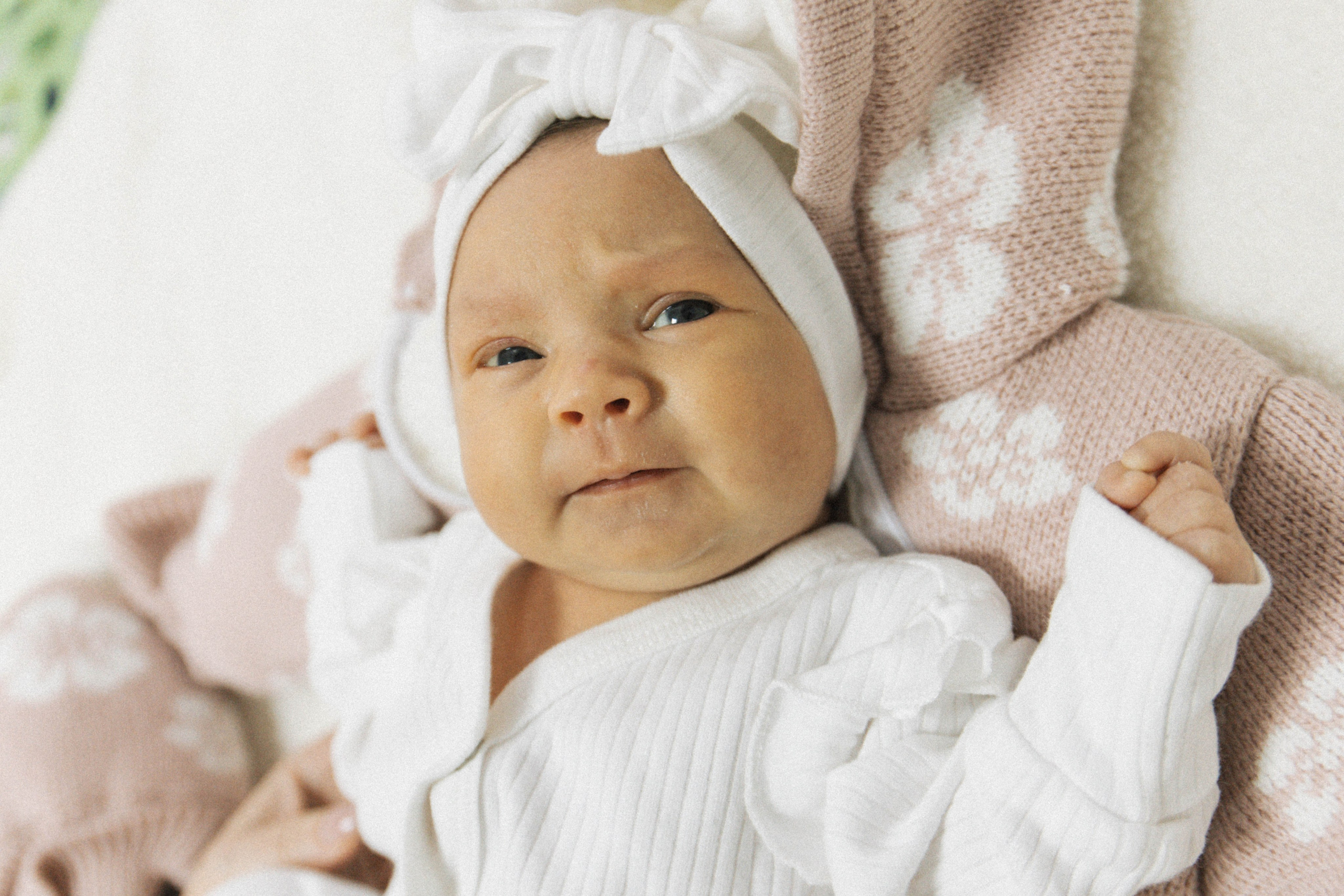 Выписка Алины и Евы из перинатального центра № 2. Семейный фотограф Софи Симакова в Волгограде и Волжском