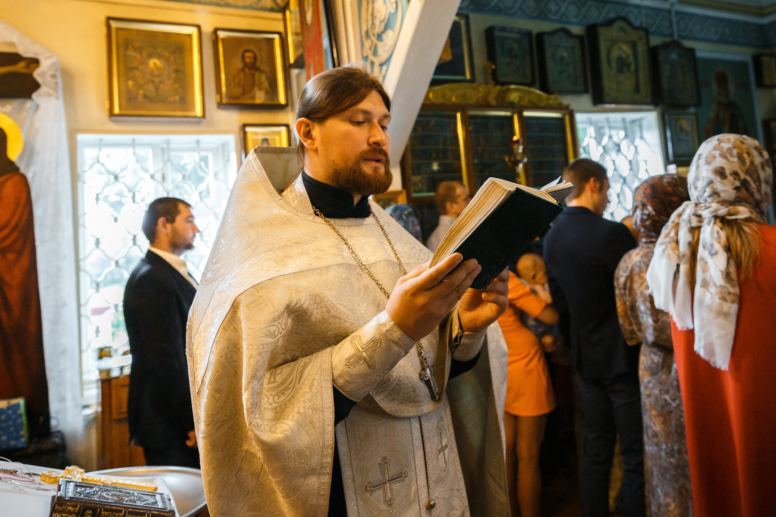 Фотограф на крещение в Ивантеевке в Храме Великомученика и Победоносца