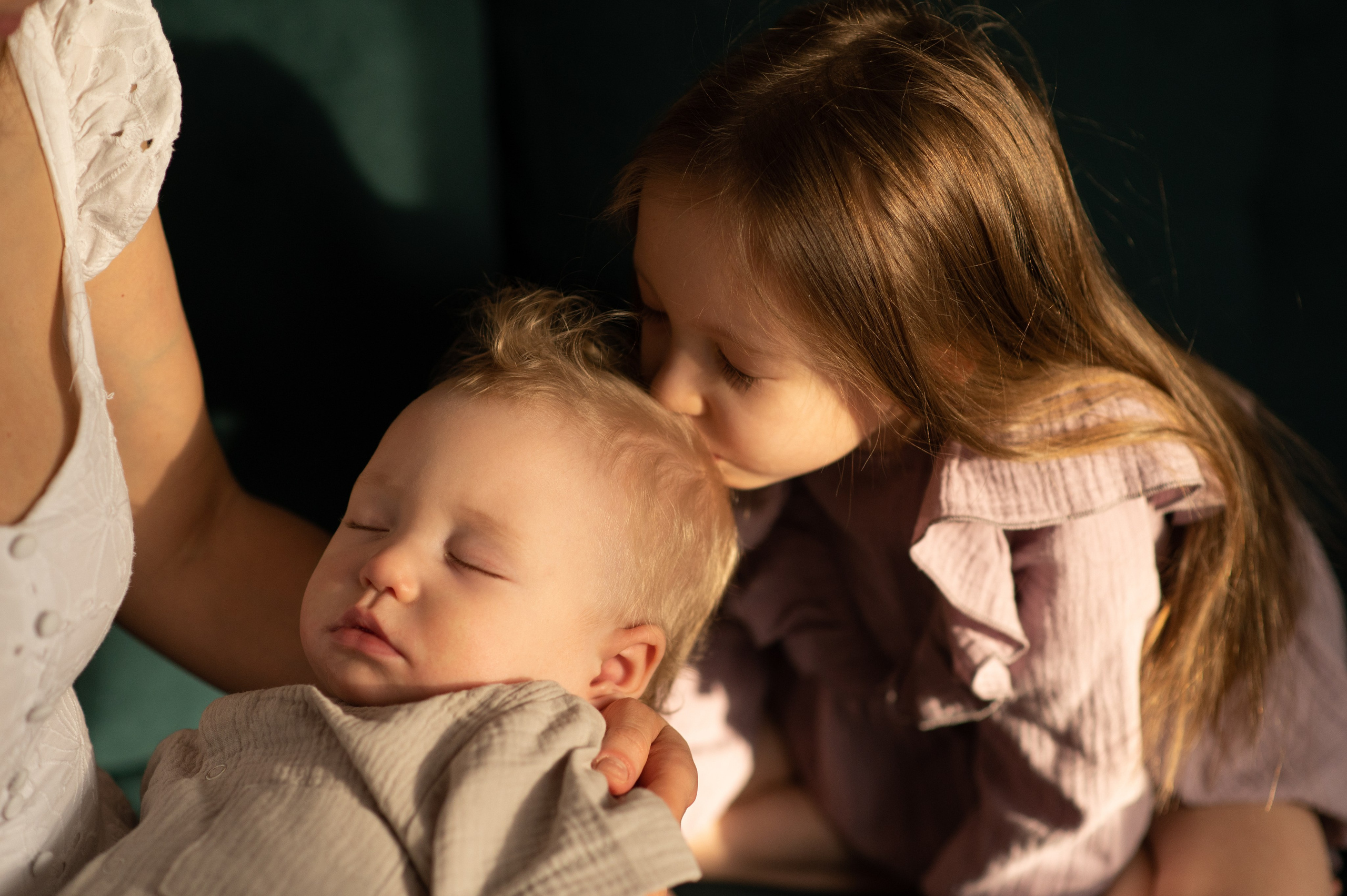 Съёмка семьи с новорожденным или малышом на ГВ. Семейный и детский фотограф в Москве Анна Оськина