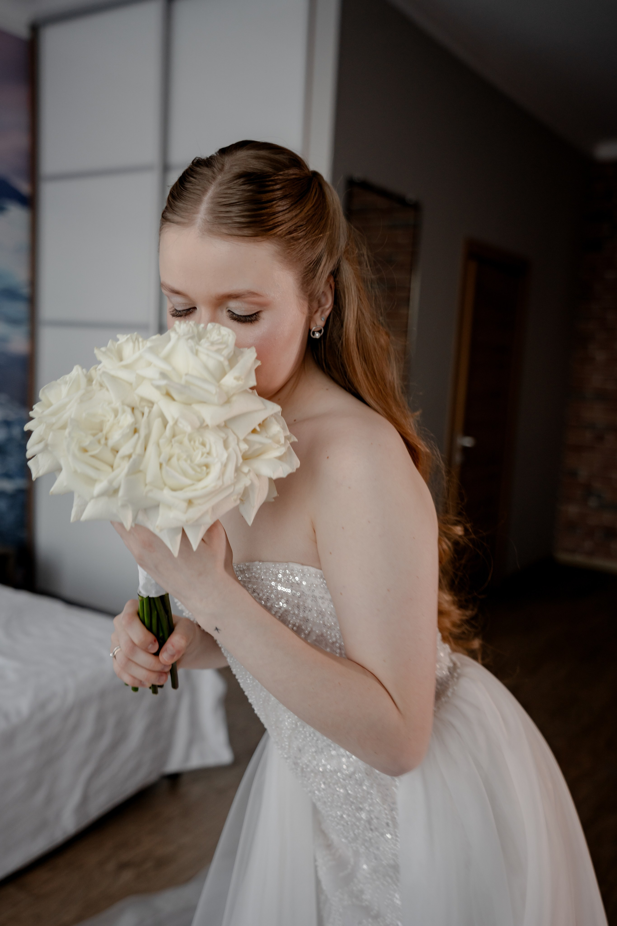 СВАДЕБНАЯ СЬЕМКА СБОРОВ В ОТЕЛЕ И ВЫЕЗД НА ЦЕРЕМОНИЮ (СНЯТО В СИБИРЕ В НИЖНЕВАРТОВСКЕ). Профессиональный фотограф, Санкт-Петербург — Виктория Богомолова