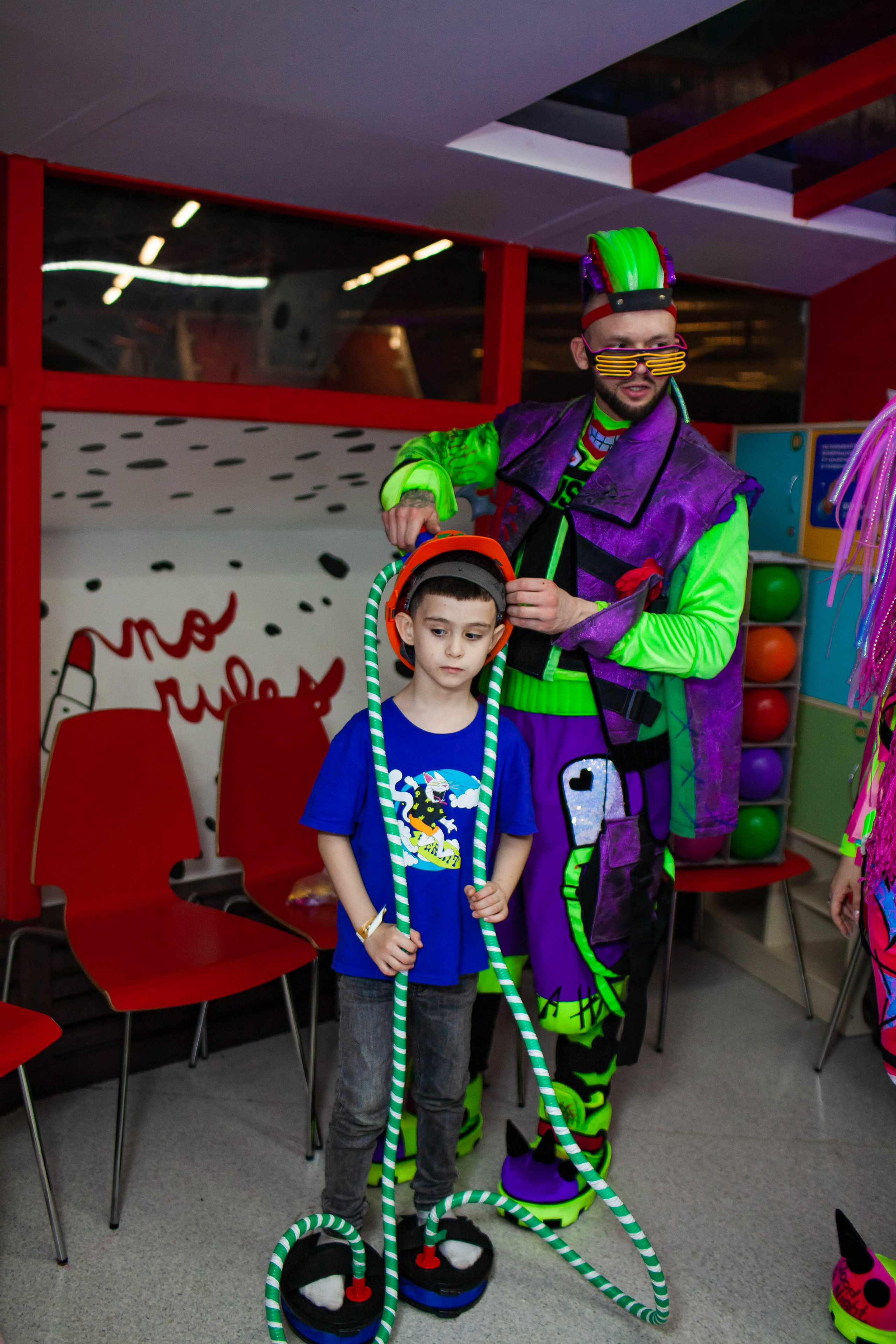 Неон Челендж День рождения Ярослава. Детский и семейный фотограф в Санкт-Петербурге Елизавета Сорокина